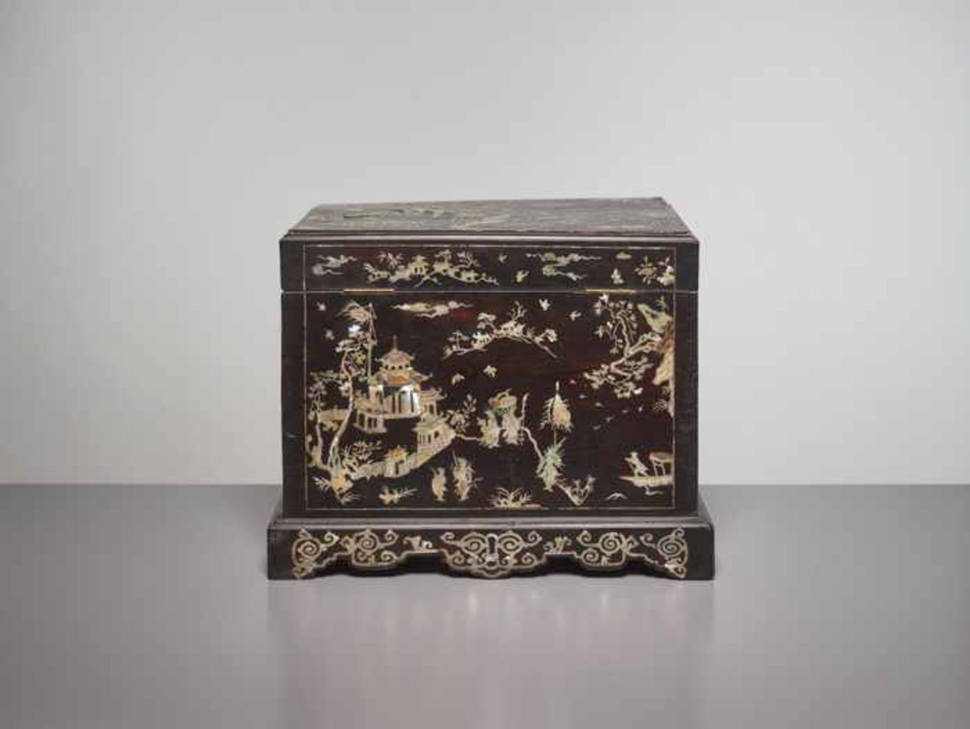 A YU MU ELMWOOD TABLE CABINET WITH MOTHER-OF-PEARL INLAYS, QING DYNASTY Ulmus parvifolia, also known - Image 5 of 8