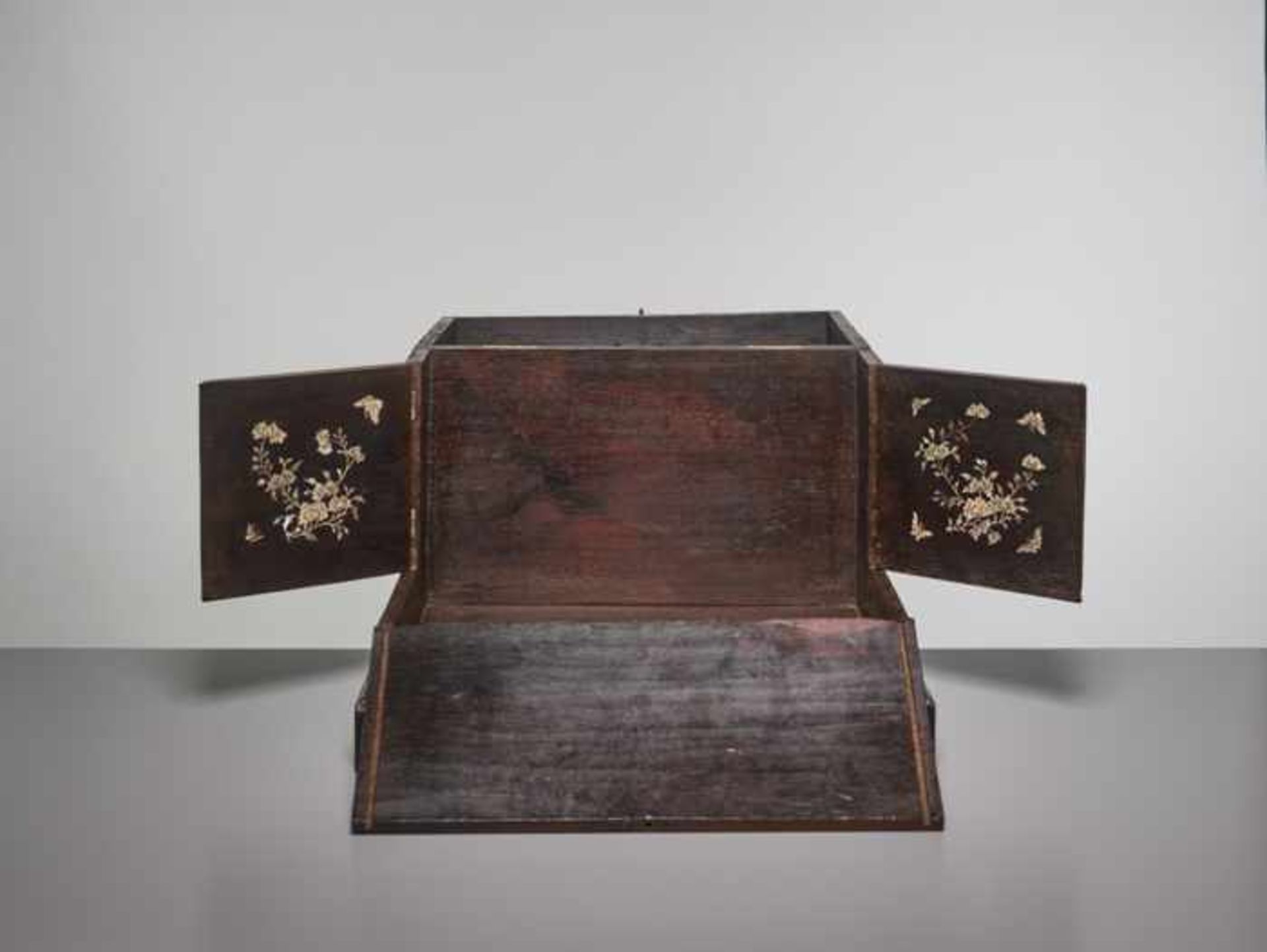 A YU MU ELMWOOD TABLE CABINET WITH MOTHER-OF-PEARL INLAYS, QING DYNASTY Ulmus parvifolia, also known - Image 7 of 8