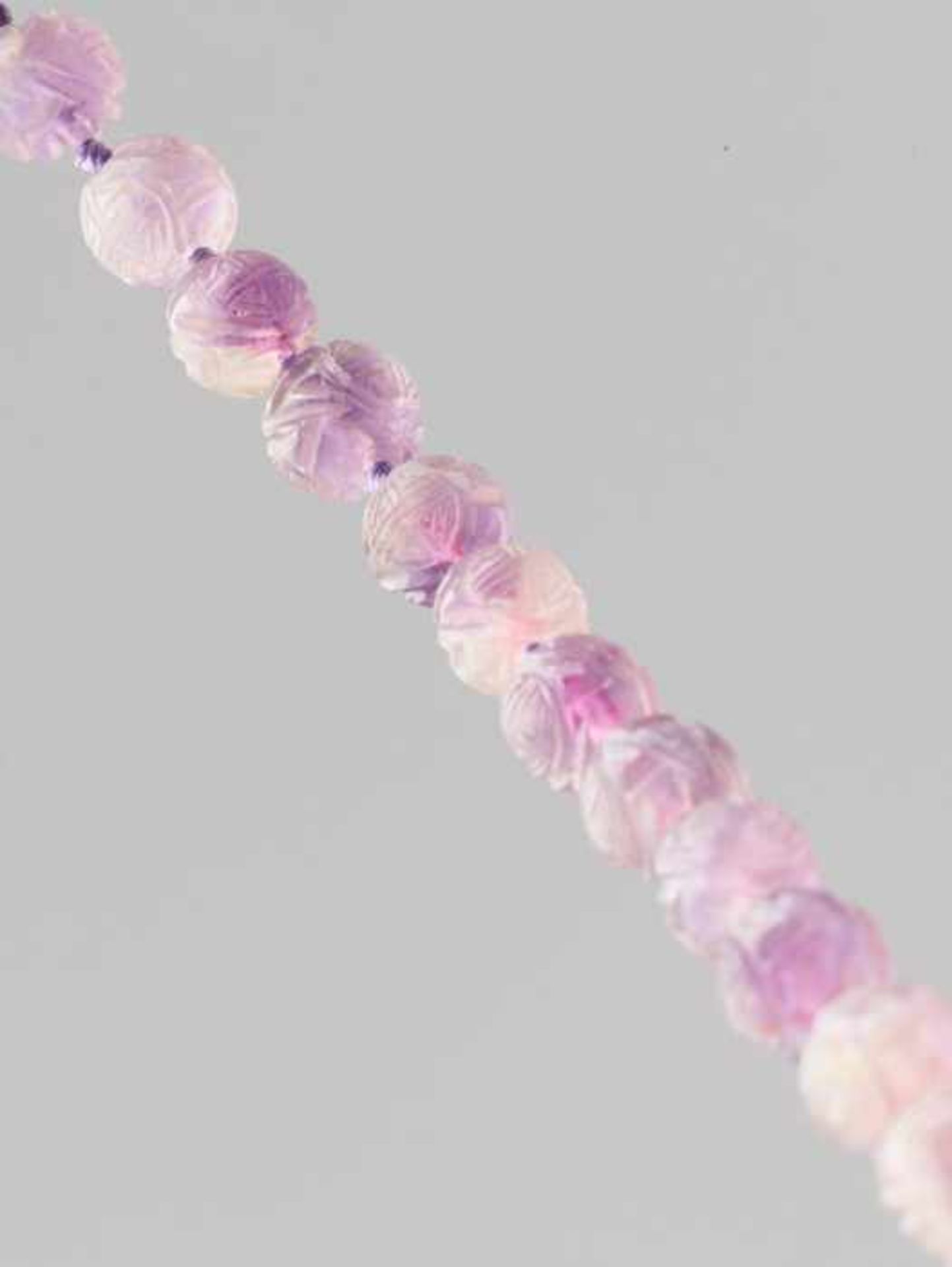 AN AMETHYST BEAD ‘SHOU’ NECKLACE, 56 BEADS, QING DYNASTY The amethyst beads with varying colors from - Image 4 of 4