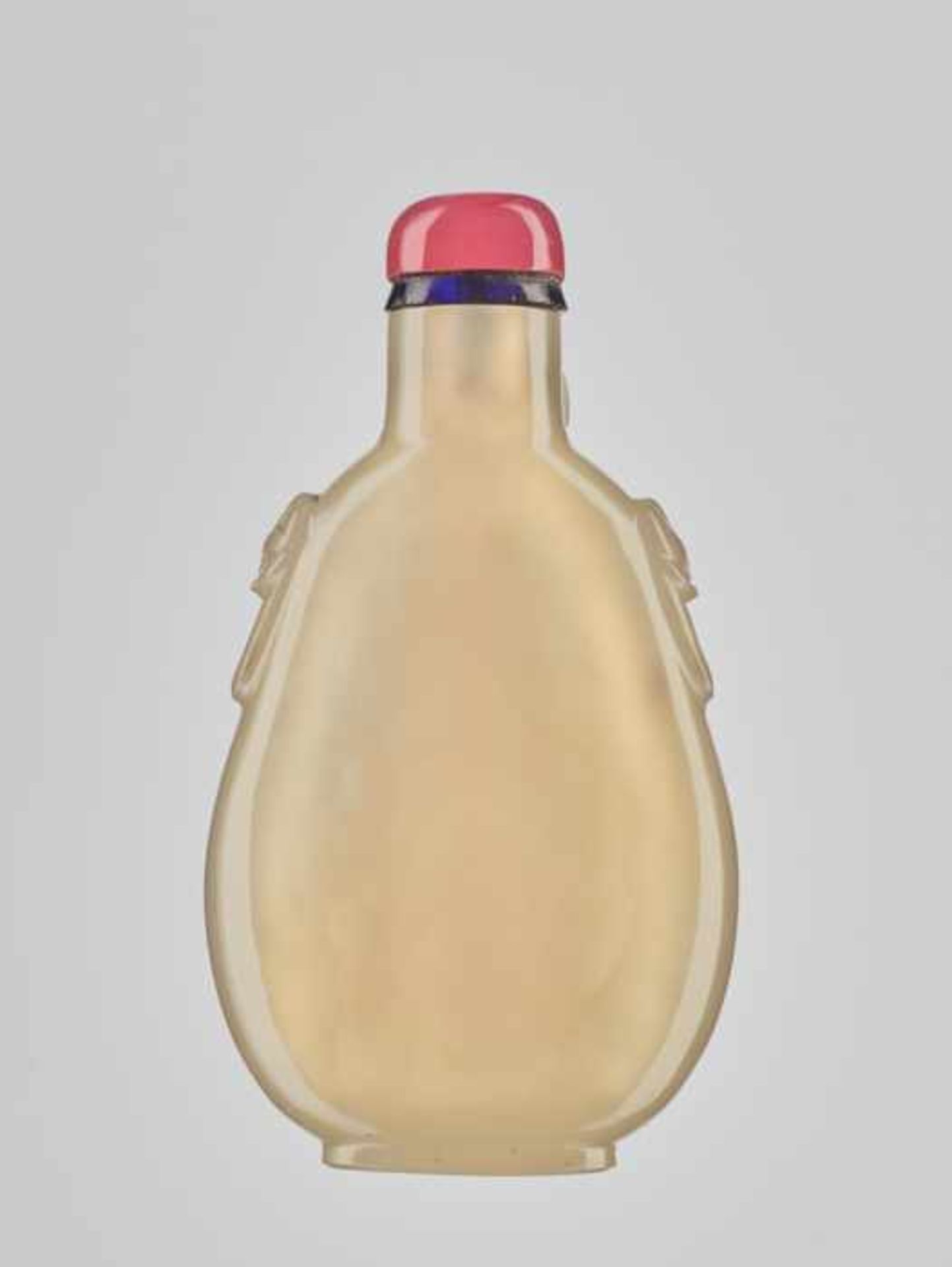 A PEAR SHAPED DENDRITIC CHALCEDONY SNUFF BOTTLE, 1750-1850 The chalcedony of even, almost flawless - Image 2 of 6