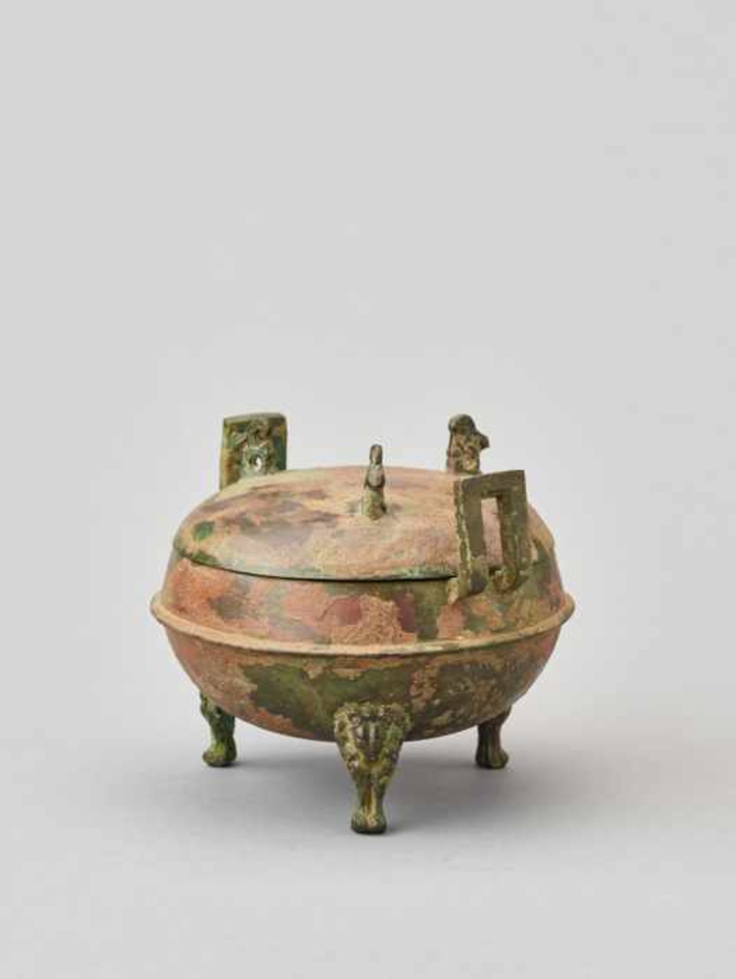 A ‘MYTHICAL ANIMALS AND BIRDS’ BRONZE RITUAL VESSEL AND COVER, DING, HAN DYNASTY Cast bronze of - Image 4 of 11