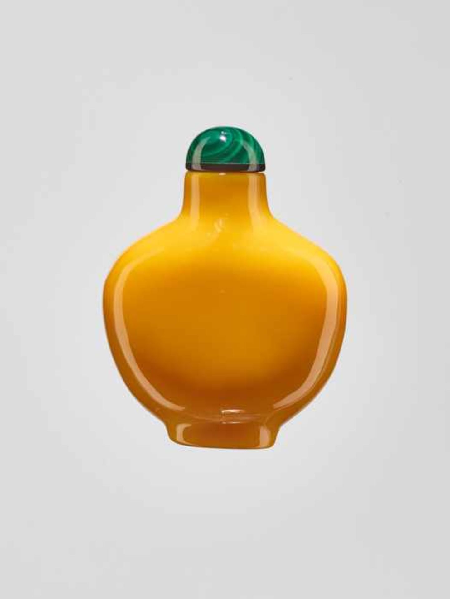 AN ‘IMPERIAL’ YELLOW BEIJING GLASS SNUFF BOTTLE, 19th CENTURY Opaque glass of intense and rich egg - Image 2 of 6