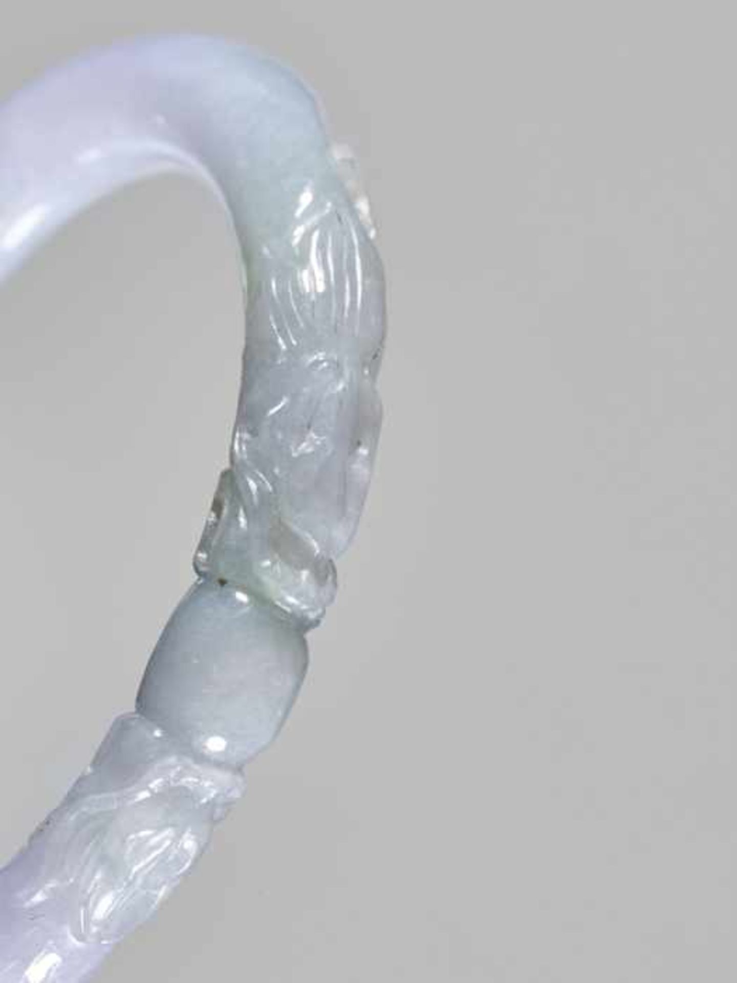 A LAVENDER JADEITE ‘DRAGON AND PEARL’ BANGLE Pale lavender jadeite with cloudy pattern, fine surface - Image 3 of 4