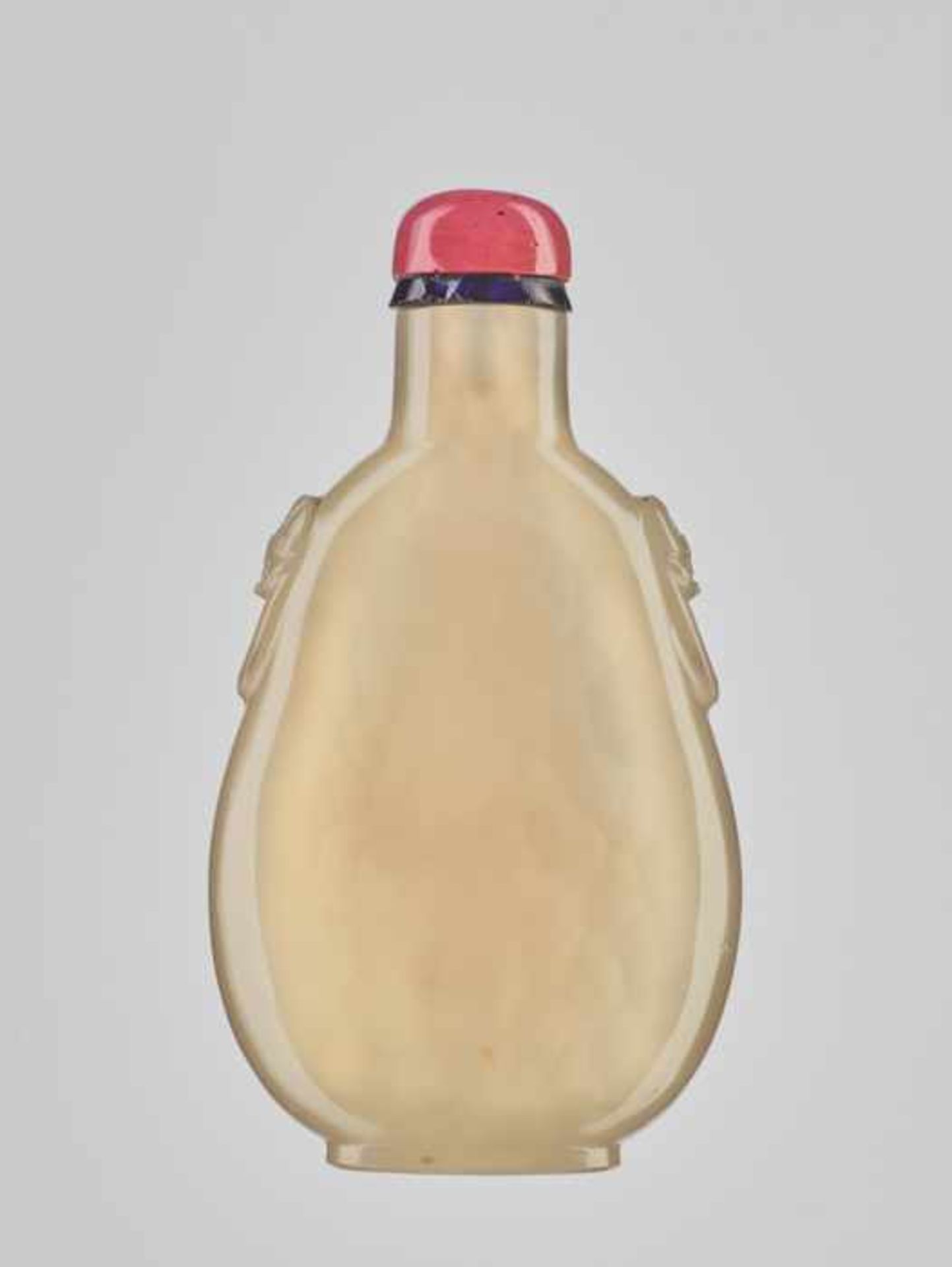 A PEAR SHAPED DENDRITIC CHALCEDONY SNUFF BOTTLE, 1750-1850 The chalcedony of even, almost flawless