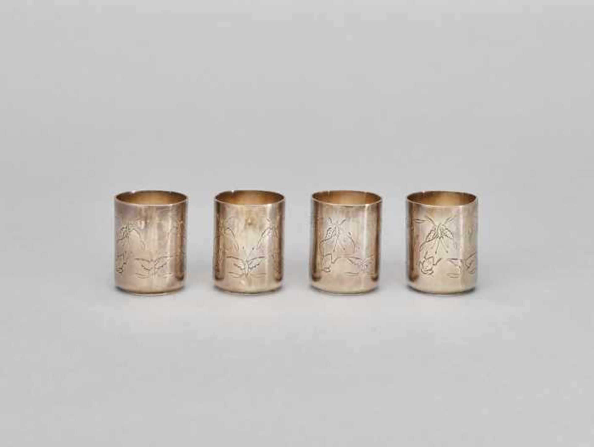 A SET OF 4 CHINESE EXPORT SILVER CUPS, LATE QING DYNASTY Massive 800/1000 silver with neatly incised - Image 3 of 4