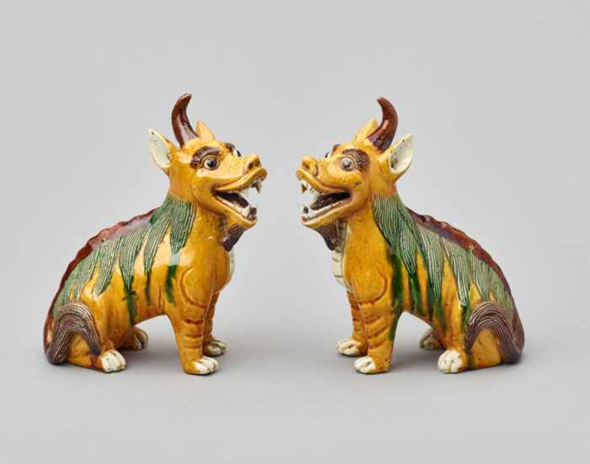 A PAIR OF SANCAI GLAZED PORCELAIN FIGURES OF QILIN, QING DYNASTY Porcelain with Sancai glaze. China, - Image 4 of 4