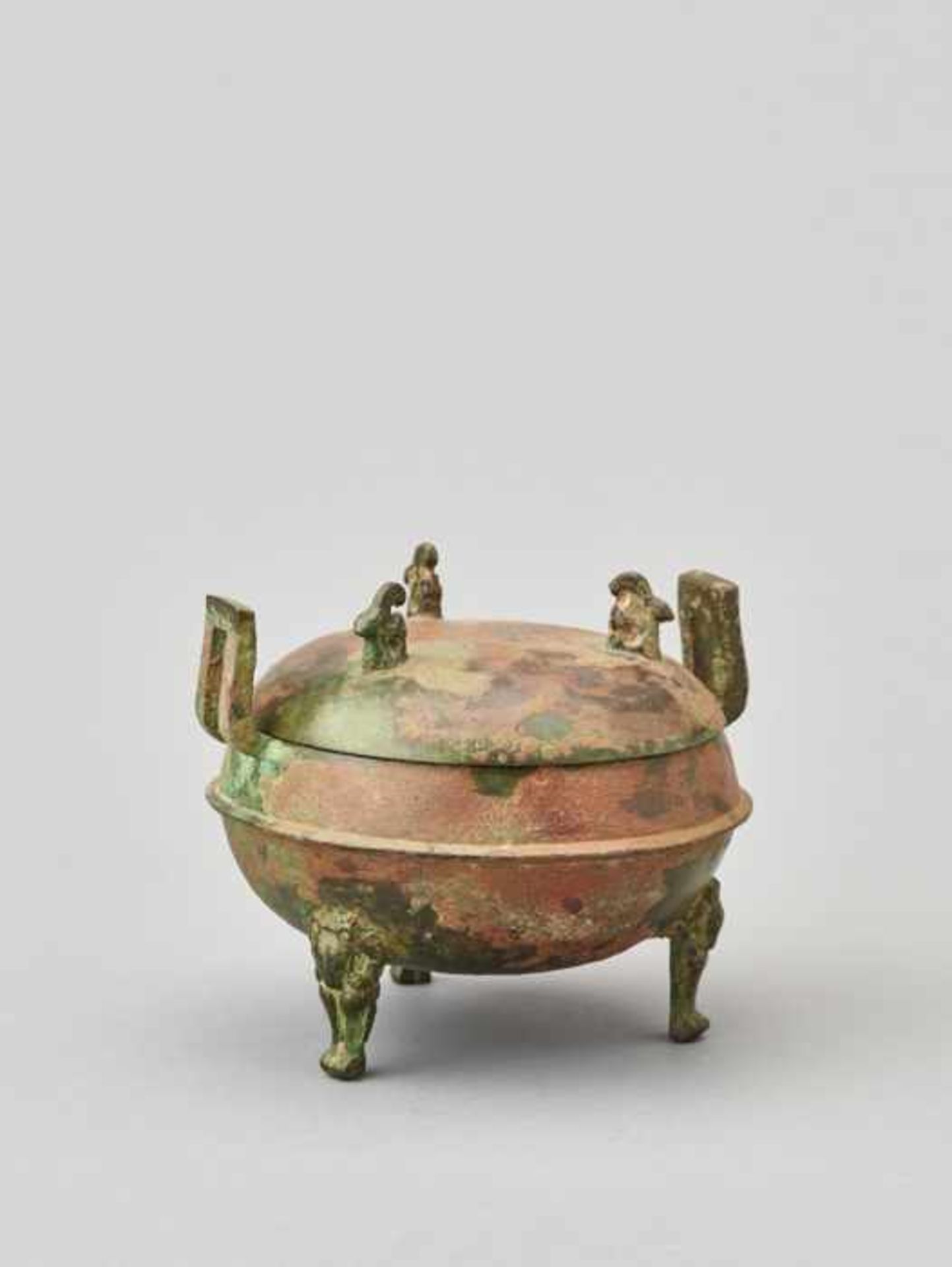 A ‘MYTHICAL ANIMALS AND BIRDS’ BRONZE RITUAL VESSEL AND COVER, DING, HAN DYNASTY Cast bronze of - Image 2 of 11