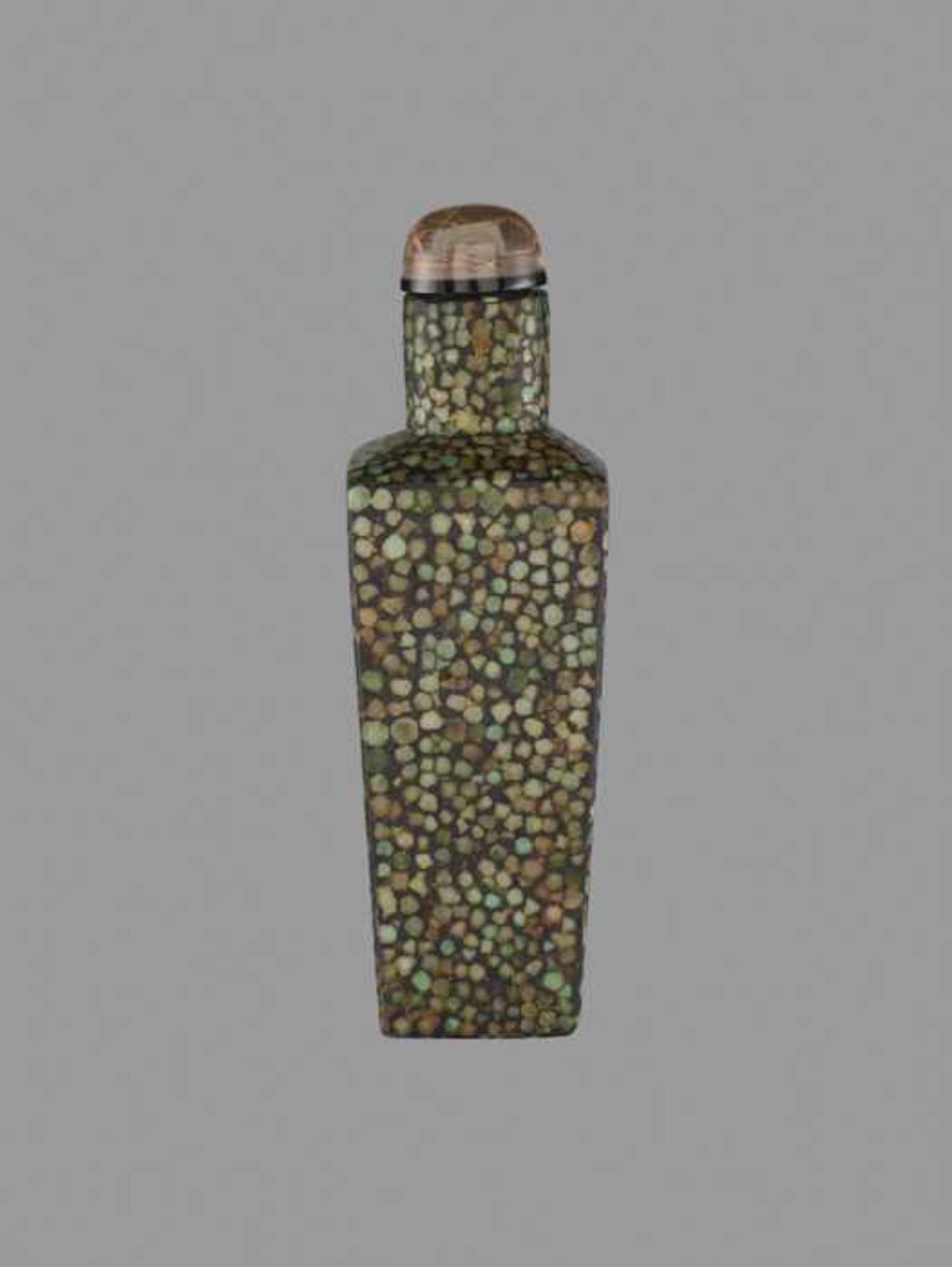 A SHAGREEN SNUFF BOTTLE, QING DYNASTY Shagreen (sometimes called sharkskin among collectors, but - Image 3 of 6