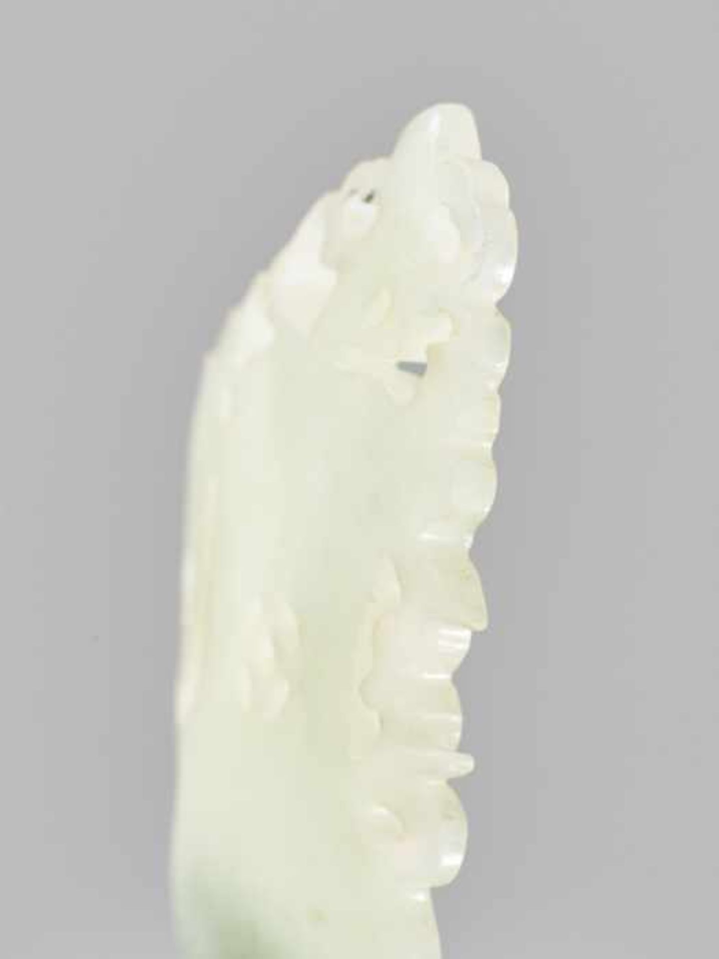 A WHITE JADE ‘GOURD’ PENDANT, QING DYNASTY Semi-translucent celadon-white jadeite. China, late - Image 4 of 4