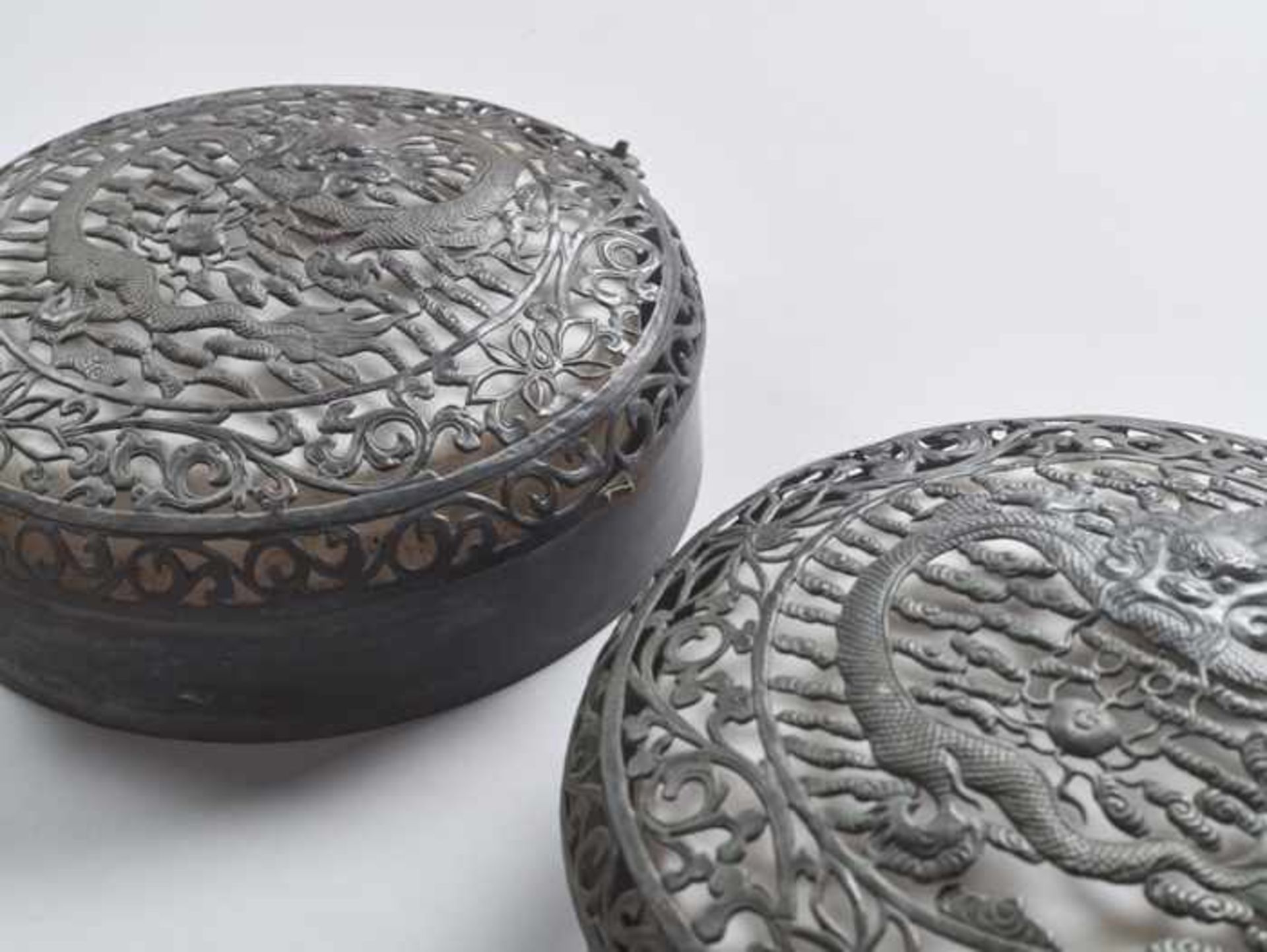 A PAIR OF “DRAGON” BRONZE LANTERNS, QING DYNASTY Thin sheet bronze. Reticulated. Cut, embossed and - Image 3 of 4