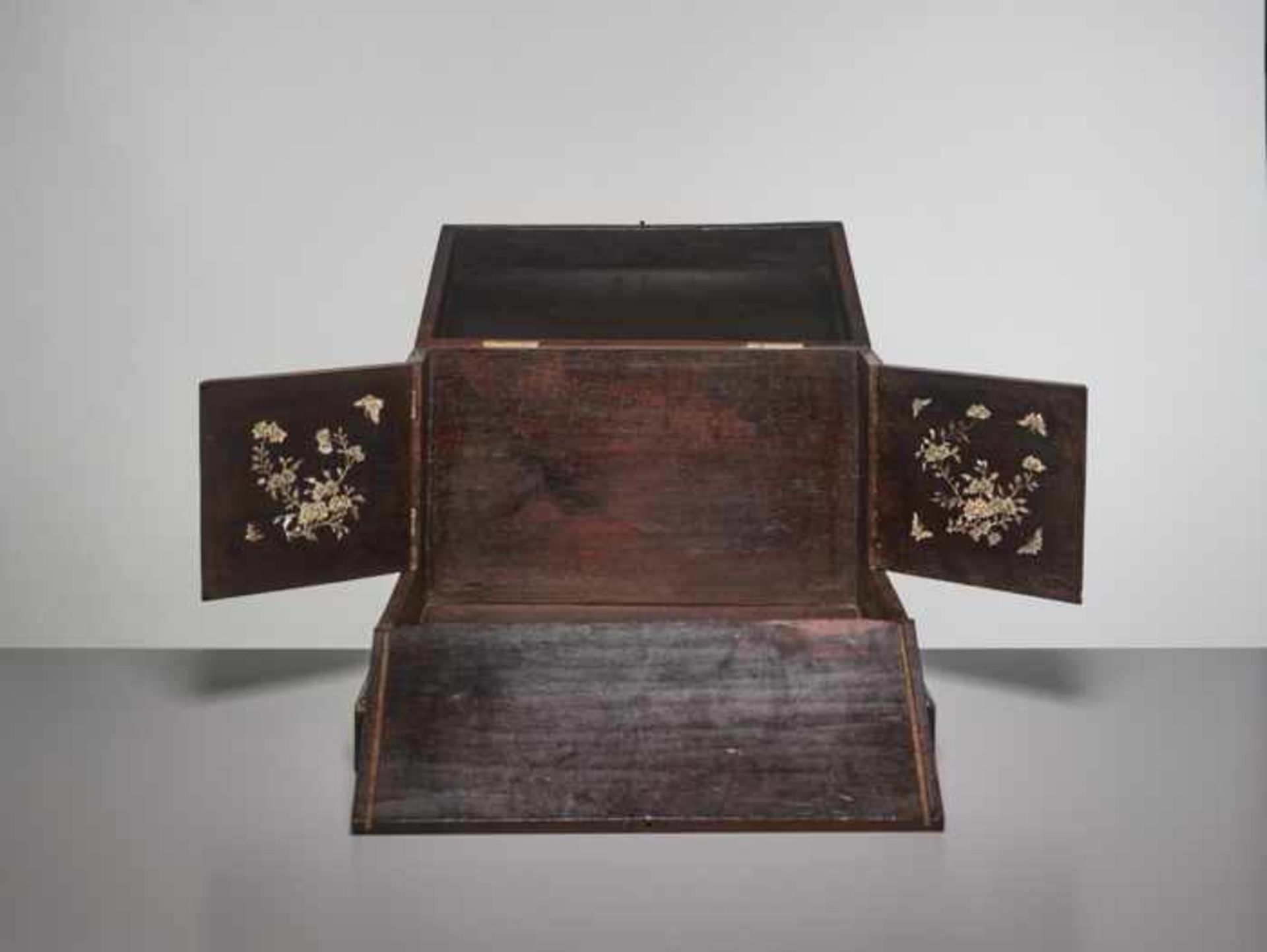 A YU MU ELMWOOD TABLE CABINET WITH MOTHER-OF-PEARL INLAYS, QING DYNASTY Ulmus parvifolia, also known - Image 8 of 8