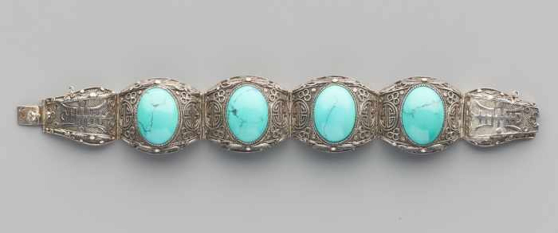 AN EXPORT SILVER BRACELET WITH 4 LARGE TURQUOISE CABOCHONS, QING DYNASTY Silver and turquoise, the