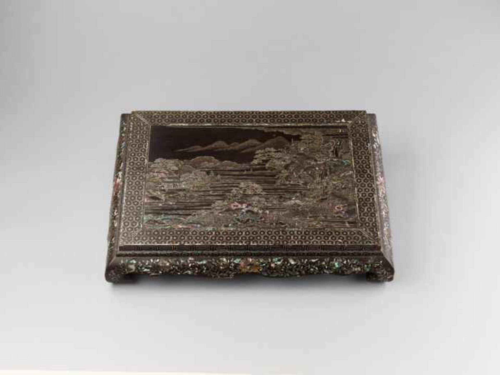 A MOTHER-OF-PEARL AND LACQUER INCENSE STAND, KANGXI Material, color, techniques, functions etc.: - Image 6 of 6