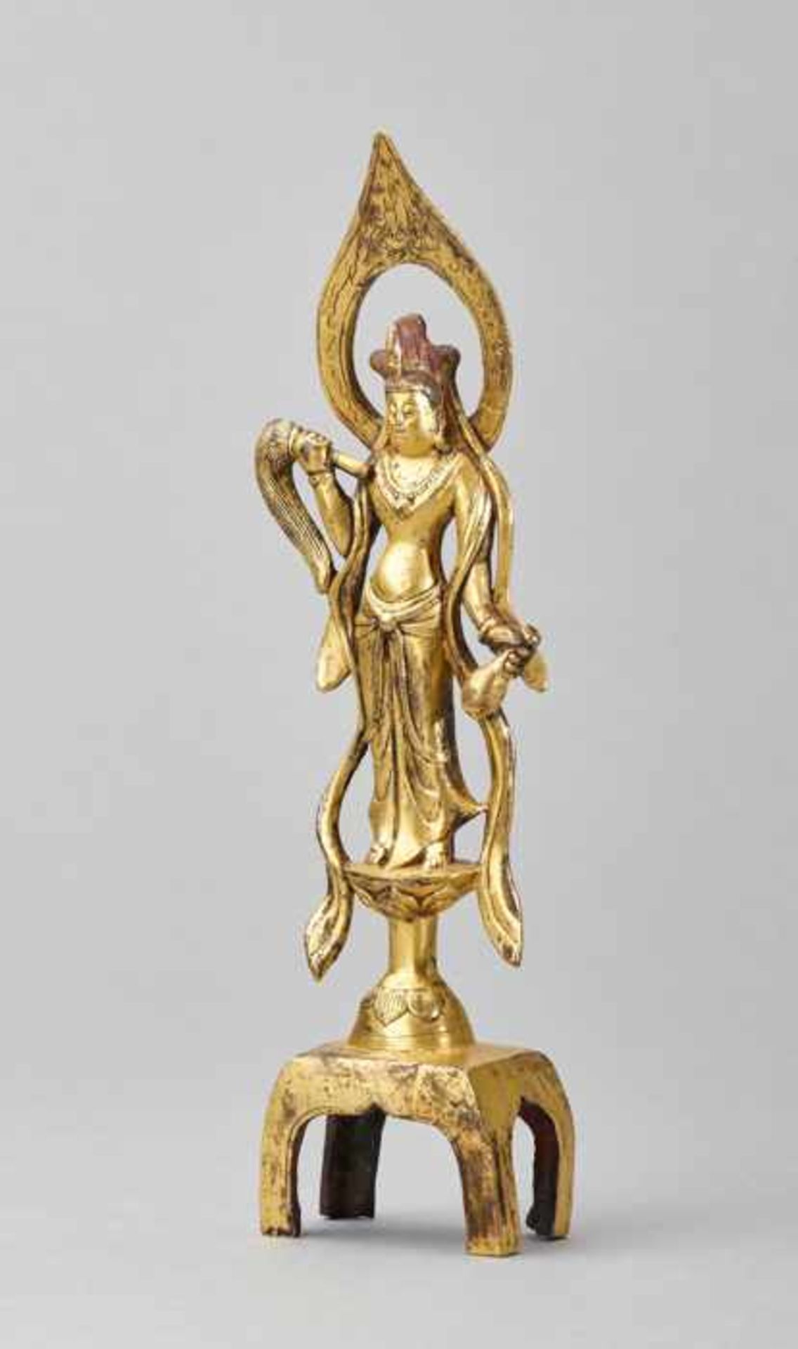 A GILT BRONZE FIGURE OF A STANDING GUANYIN, TANG Fire-gilt bronze. China, Tang Dynasty (618-907)Gilt - Image 2 of 5