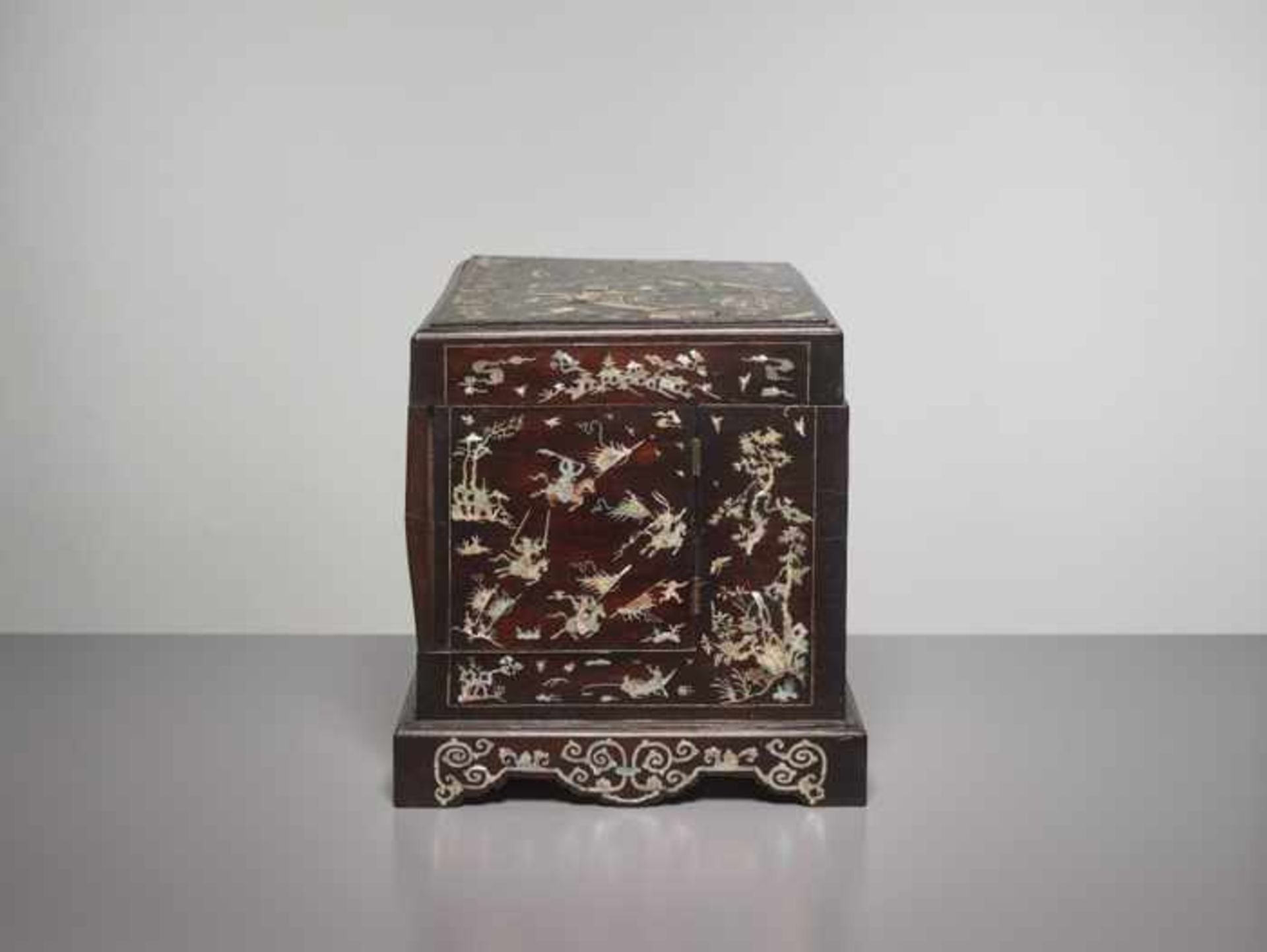 A YU MU ELMWOOD TABLE CABINET WITH MOTHER-OF-PEARL INLAYS, QING DYNASTY Ulmus parvifolia, also known - Image 3 of 8