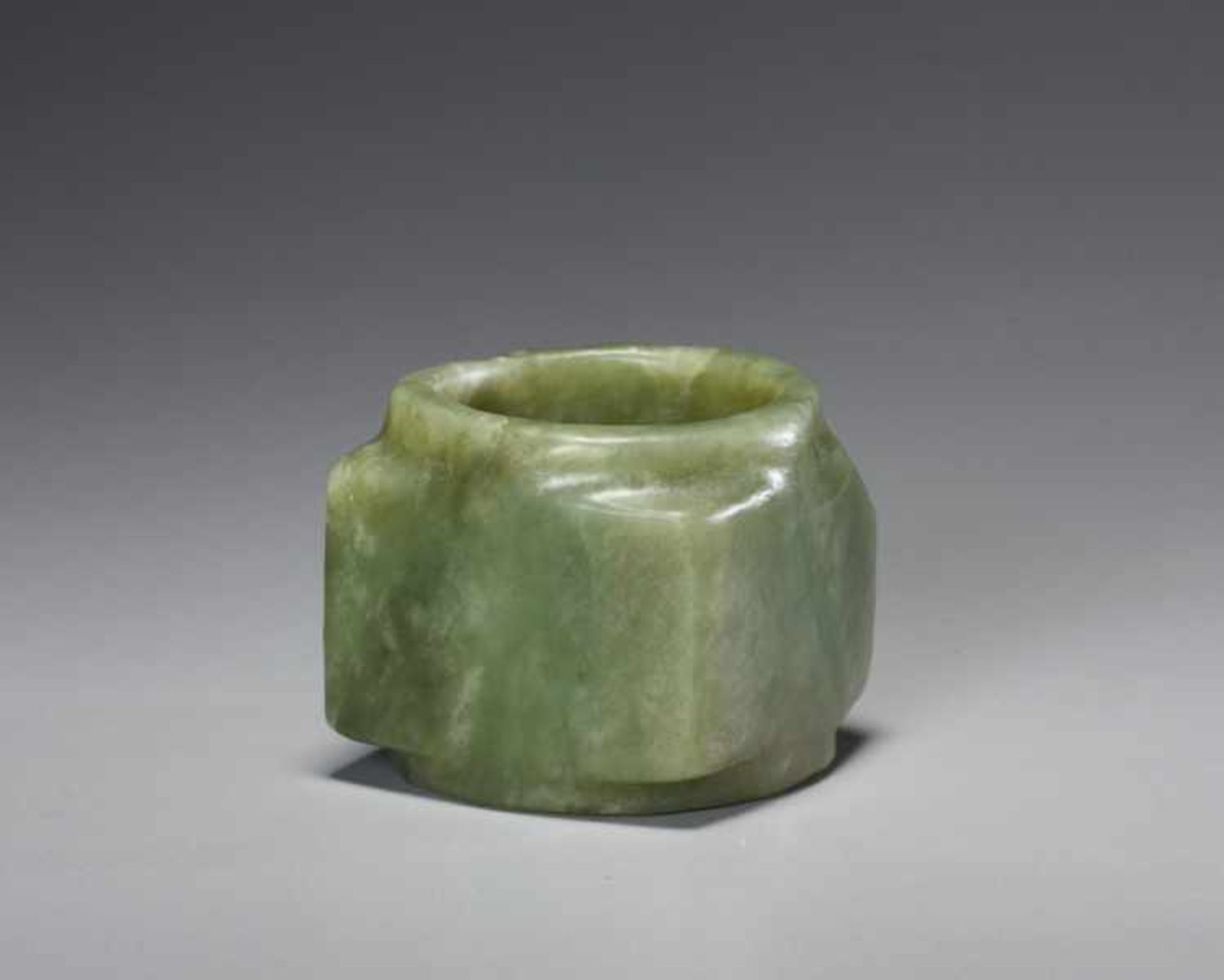 A BEAUTIFUL, THOROUGHLY POLISHED PLAIN CONG OF SQUARE SHAPE CARVED FROM EMERALD GREEN JADE Jade. - Image 2 of 6