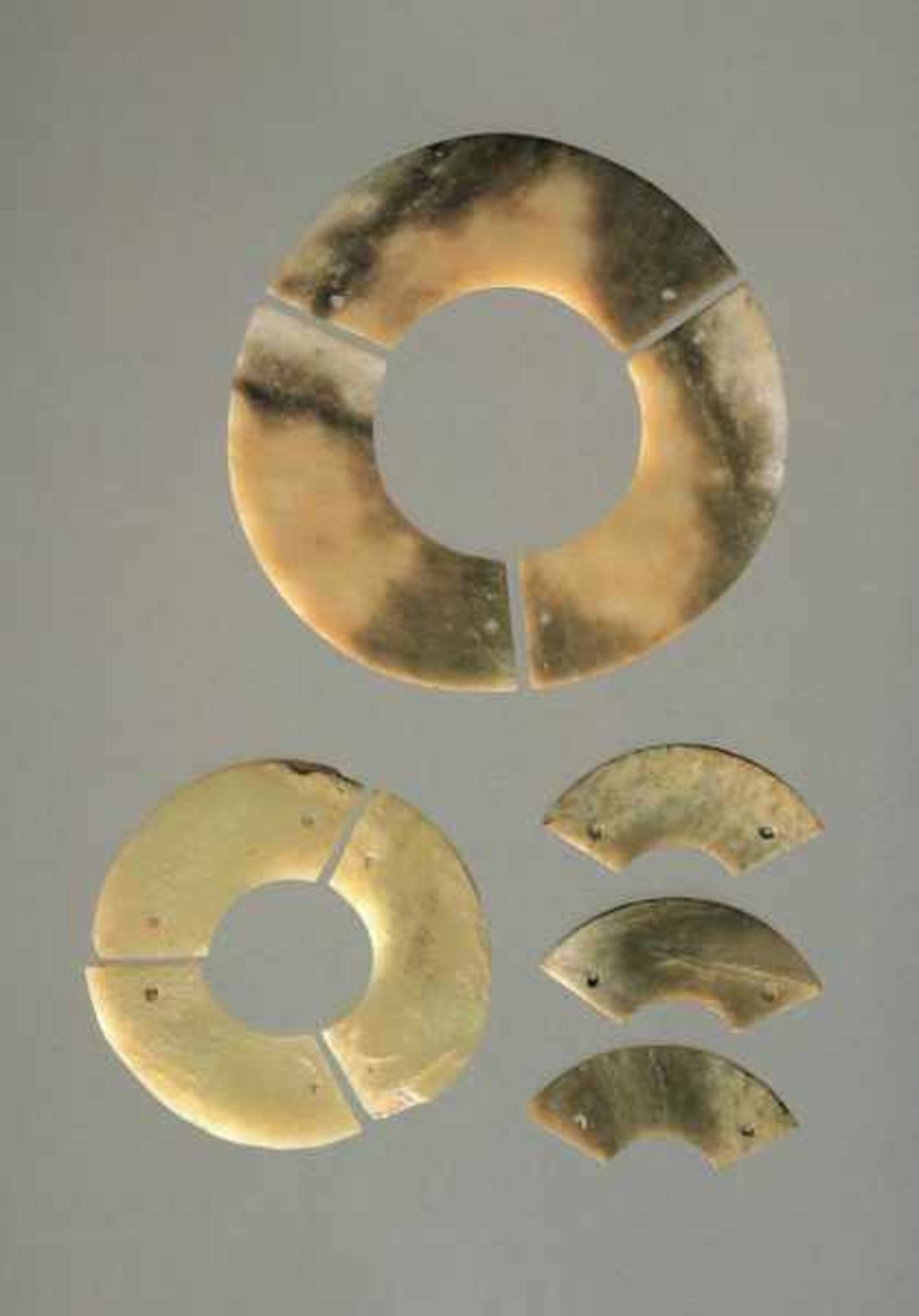 AN INTERESTING THREE-SECTION DISC CARVED IN MARBLE-LIKE JADE Jade. China, Early Bronze Age, Qijia - Image 5 of 5