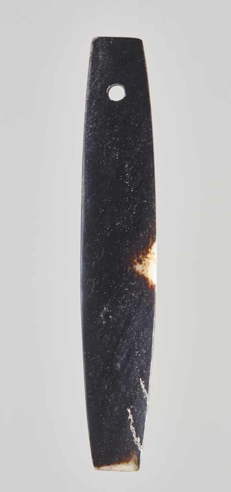 A FASCINATING AND RARE BLACK AND WHITE SLENDER BEN ADZE Jade. China, Early Bronze Age, Qijia - Image 2 of 5