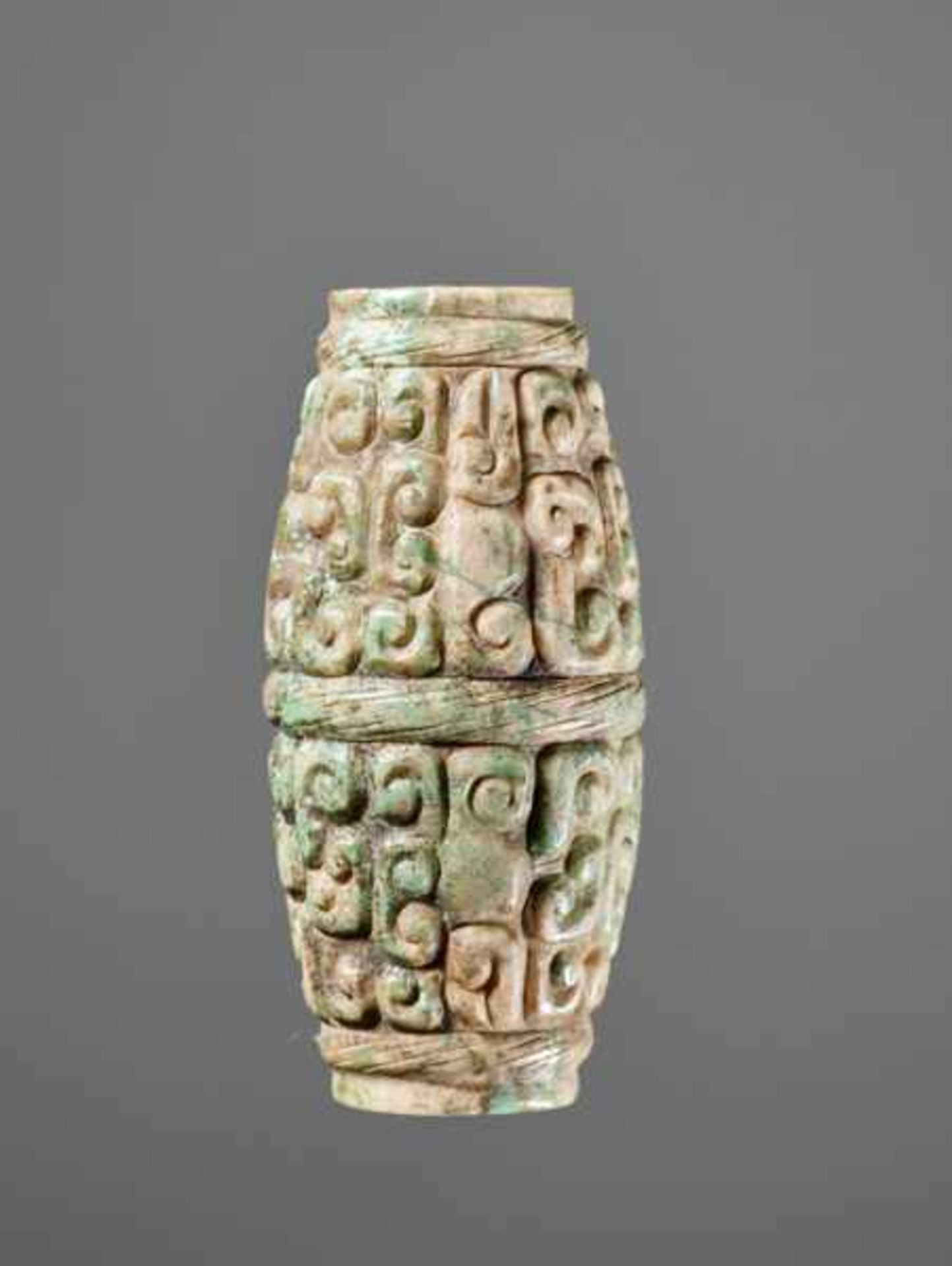 A BARREL-SHAPED BEAD DECORATED WITH THE PANHUI PATTERN OF SWARMING CURLS Jade. China, Eastern - Image 2 of 5