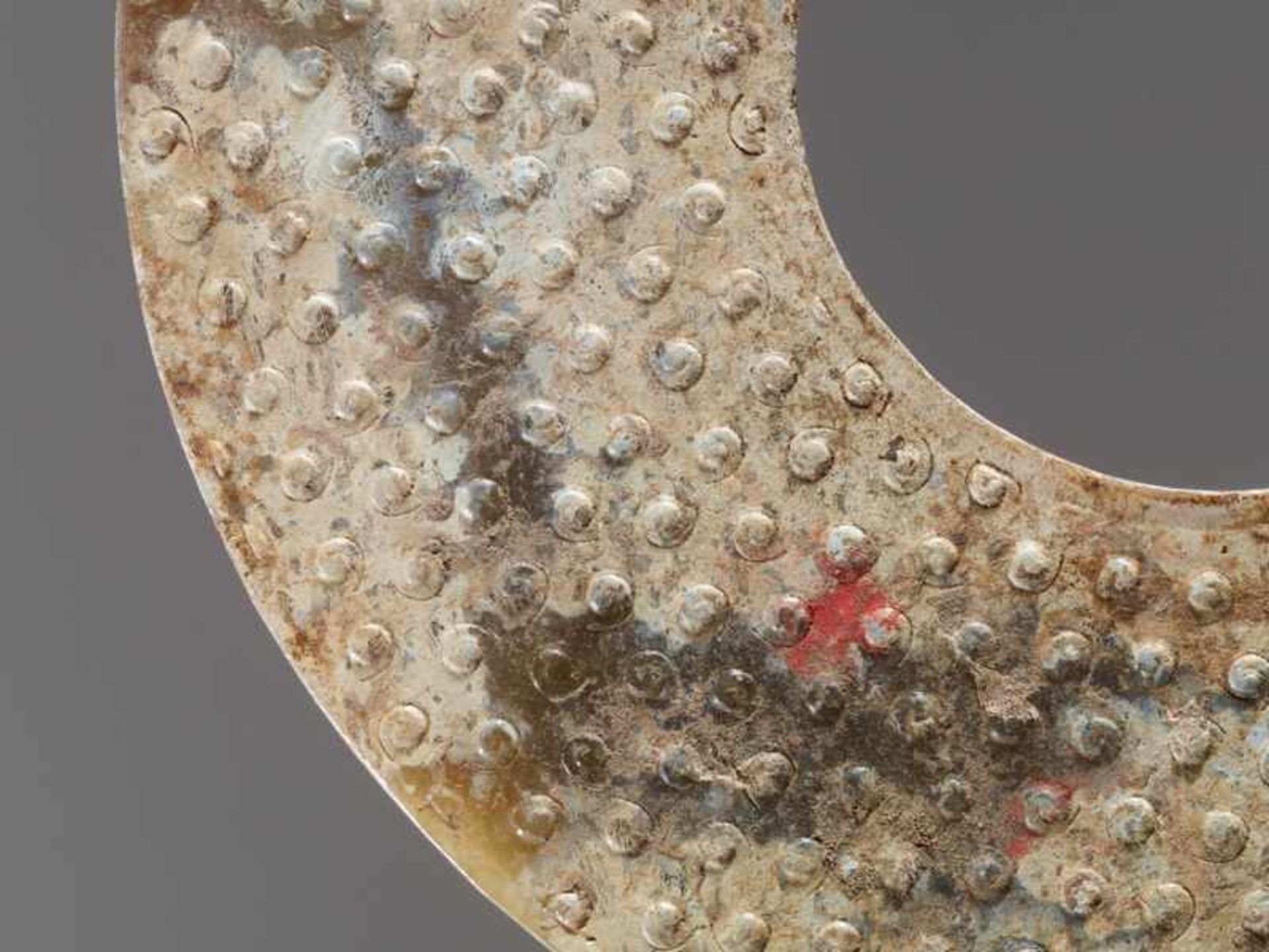 A STRONGLY CALCIFIED BI DISC WITH SCROLLS IN RELIEF Jade. China, Han dynasty, 3rd - 2nd century BC - Image 3 of 6