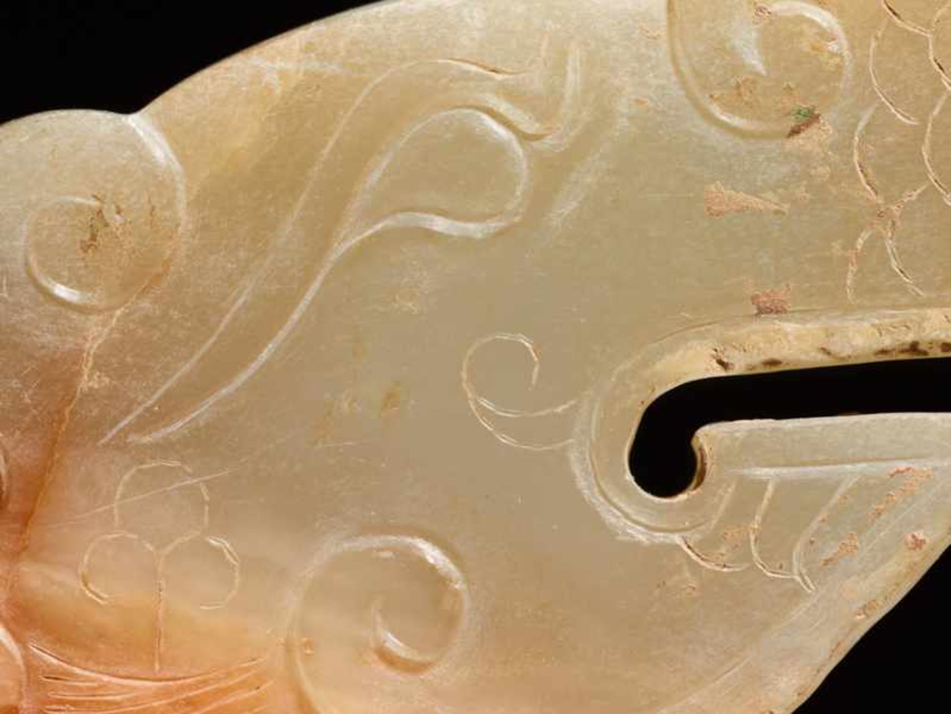 A SUPERB AND EXTREMELY RARE LARGE DRAGON-SHAPED PLAQUE CARVED IN WHITE JADE Jade. China, EASTERN - Image 8 of 8