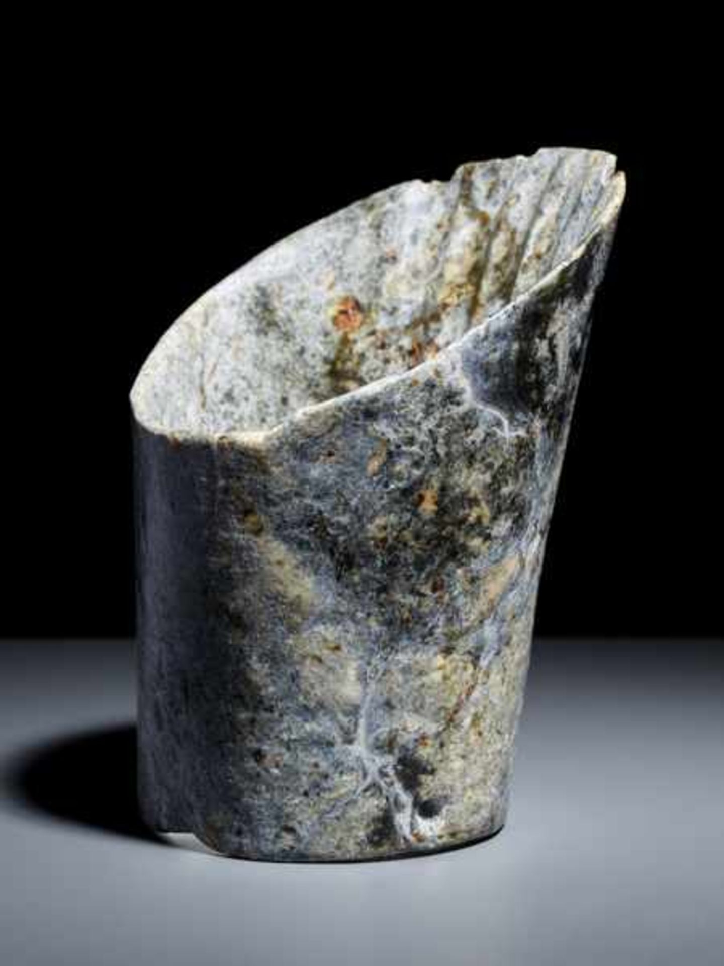 A REMARKABLE NEOLITHIC HOOF-SHAPED (TIXING) SLANTED TUBE IN STRONGLY WEATHERED JADE Jade. China, - Image 4 of 6