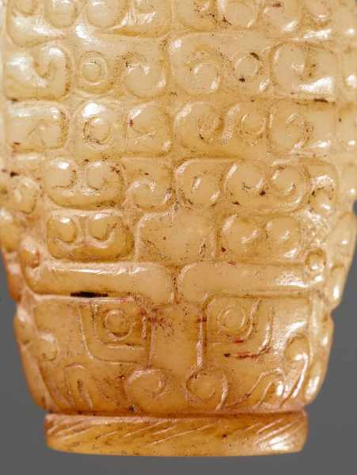 A SUPERB BARREL-SHAPED BEAD IN WHITE JADE WITH MASK MOTIFS AND CURLS IN RELIEF Jade. China, - Image 5 of 6