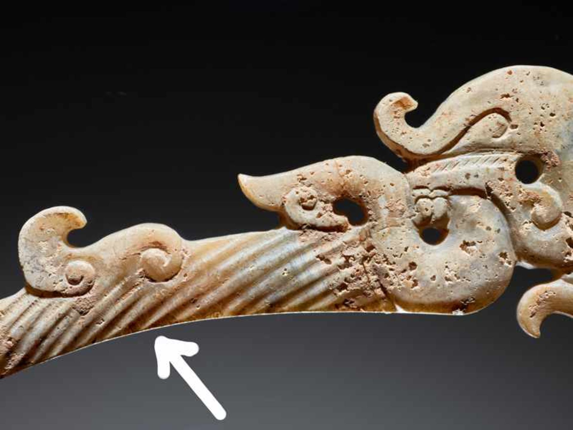 A UNIQUE ELEGANT AND DELICATELY CARVED DRAGON-SHAPED XI OR “KNOT-OPENER” Jade. China, EASTERN - Image 5 of 10