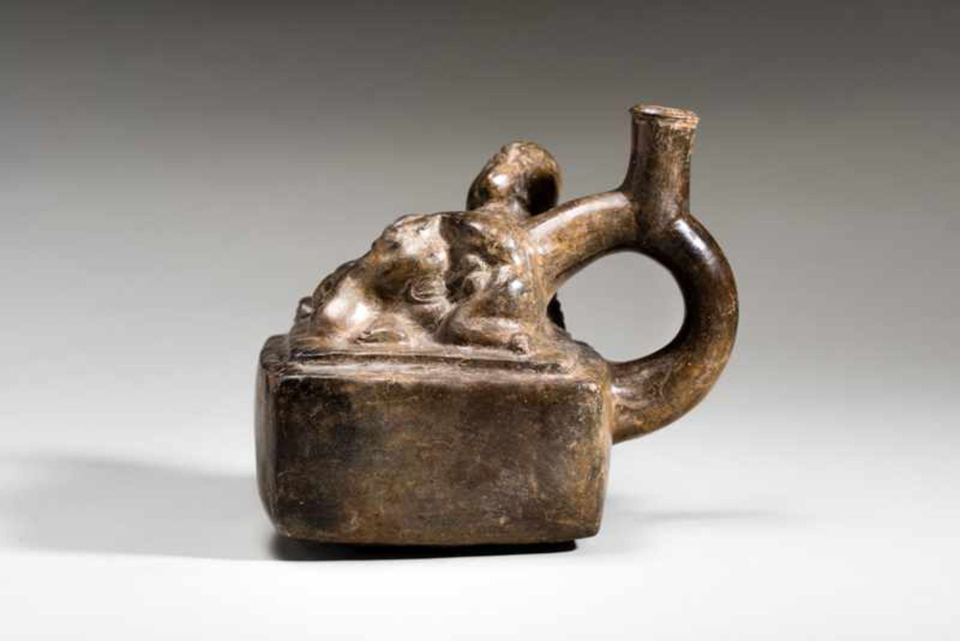 VESSEL WITH TWO LOVERS AND CHILD Terracotta. Moche, ca. 4th cent. (TL-tested)This unusual piece - Image 3 of 6