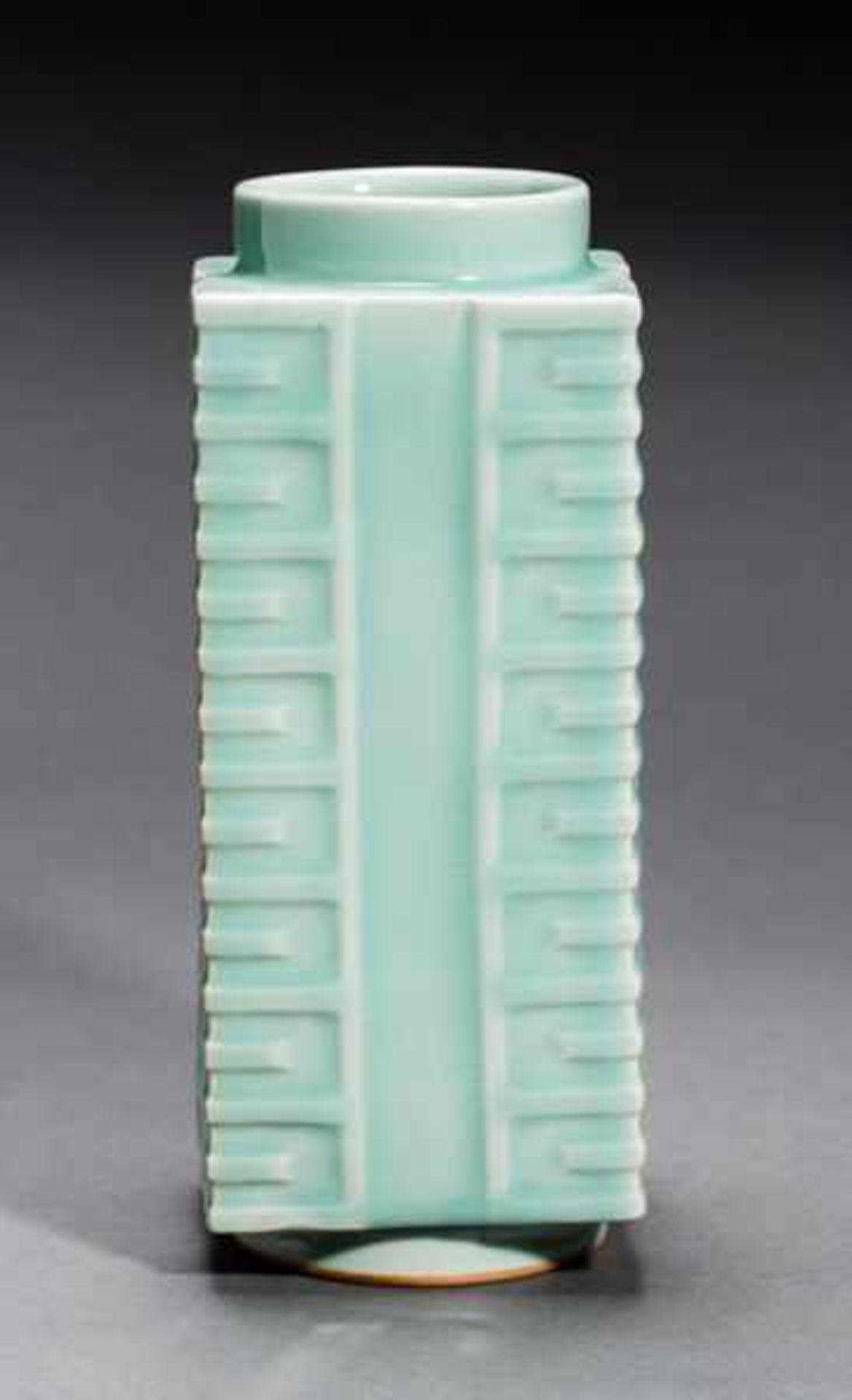 VASE IN THE FORM OF AN ARCHAIC CONG Porcelain with celadon glaze. China, The square, vertical form - Image 6 of 7