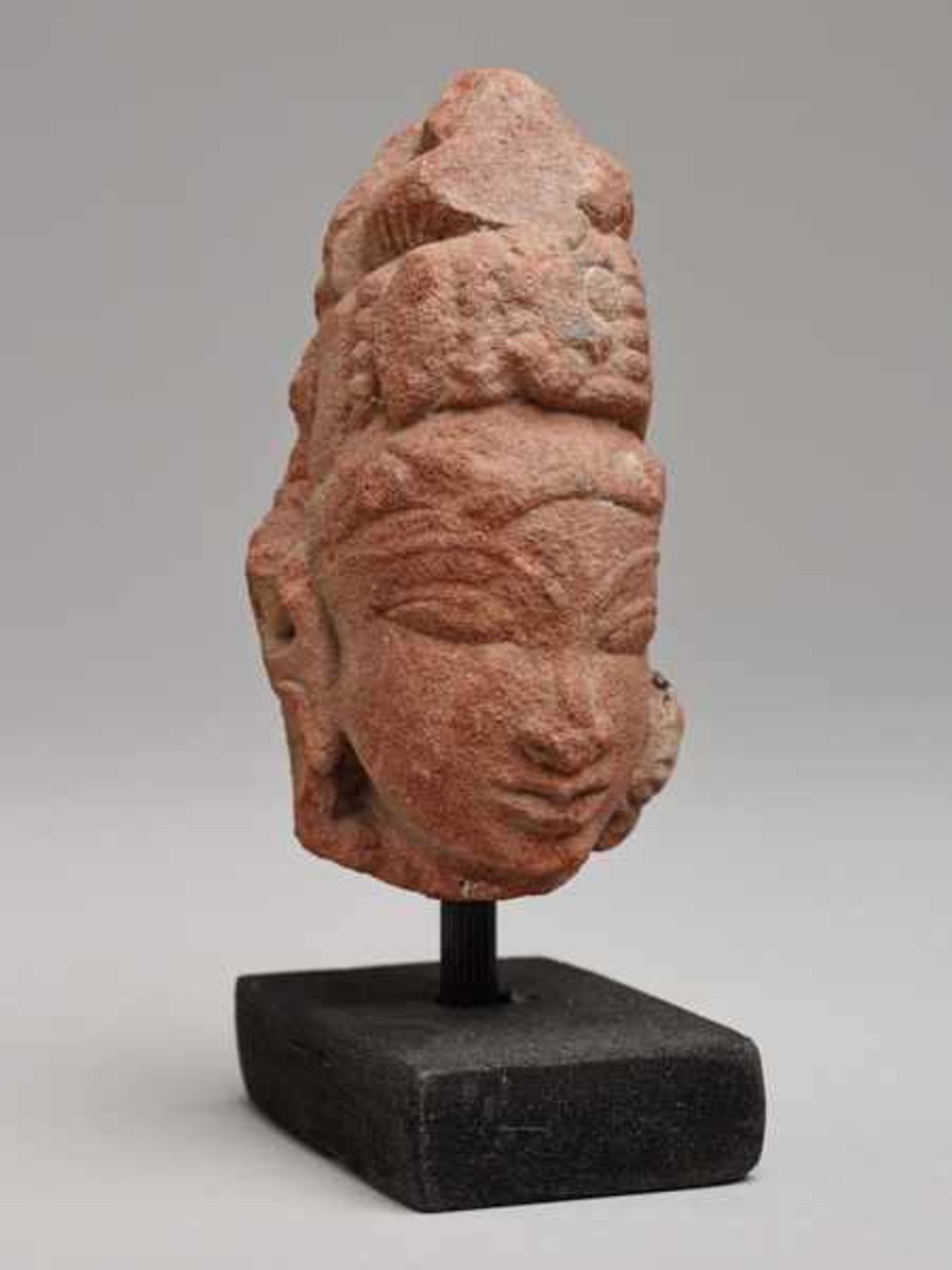 HEAD OF A GODDESS Red sandstone. Northern India, ca. 12th to 14th cent. Especially attractive,