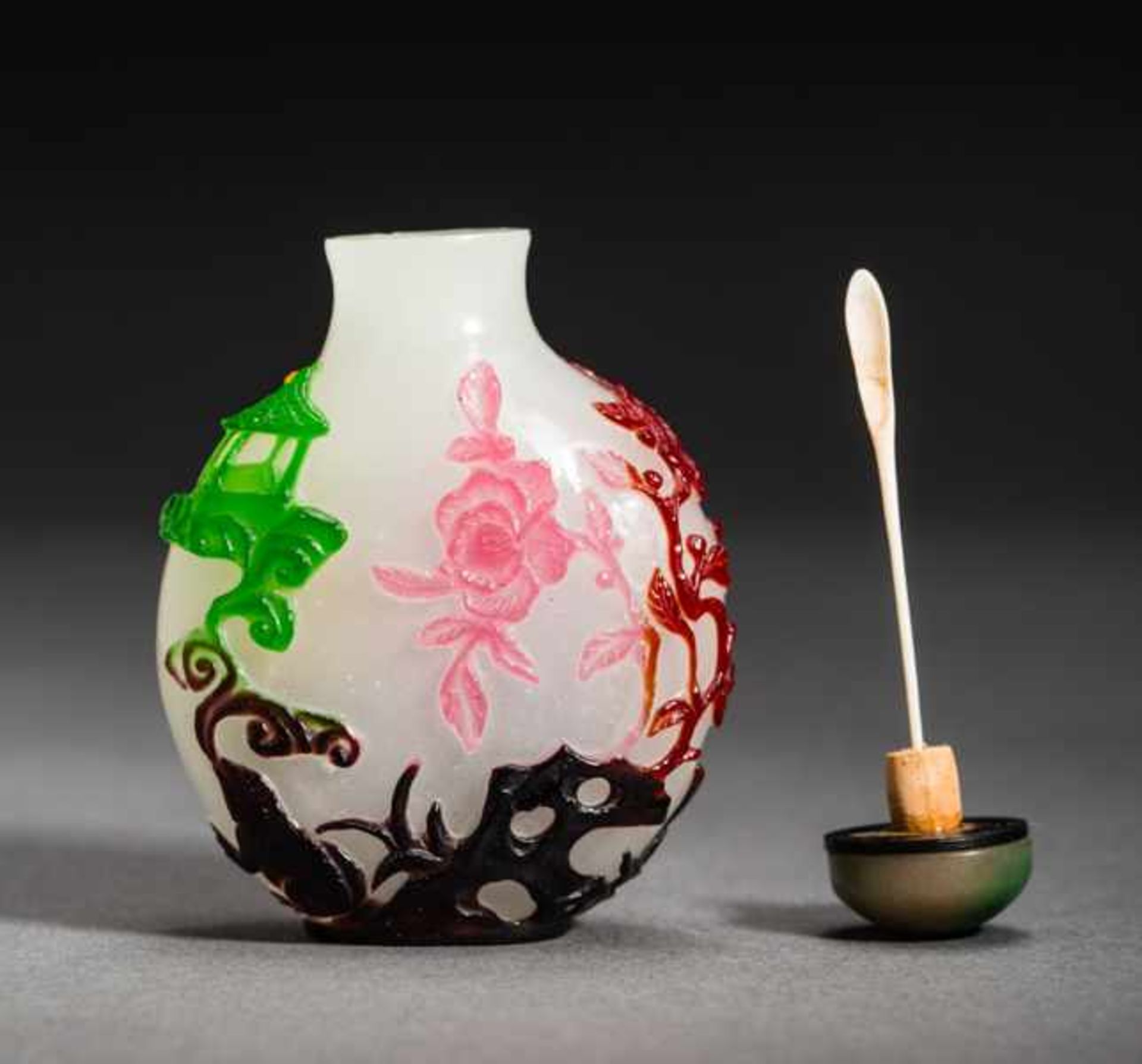BLOSSOMS, PAVILION, FROGS AND CRABS Colored cameo glass. Stopper: Jade, ivory spoon. China, Round - Image 6 of 7
