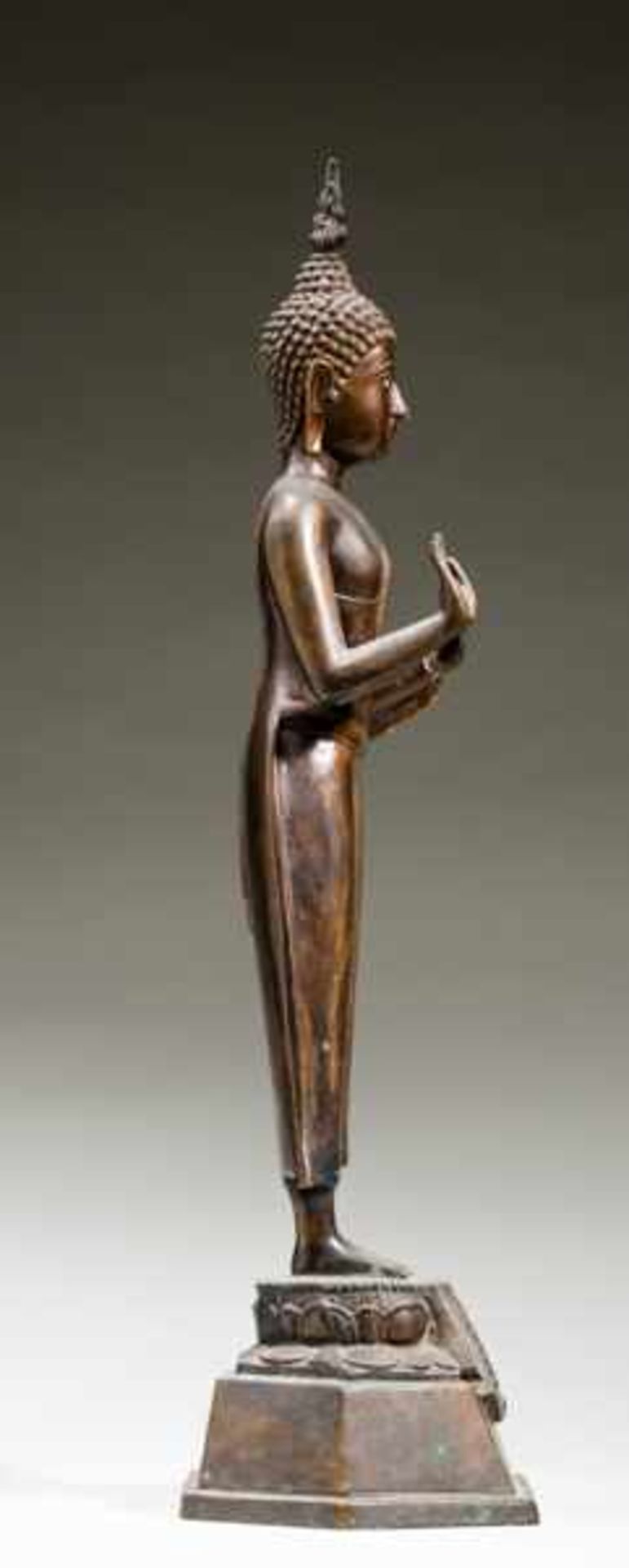 STANDING BUDDHA SHAKYAMUNI Bronze. Thailand bis Lanna, ca. 18th to 19th cent.This depiction in the - Image 4 of 6