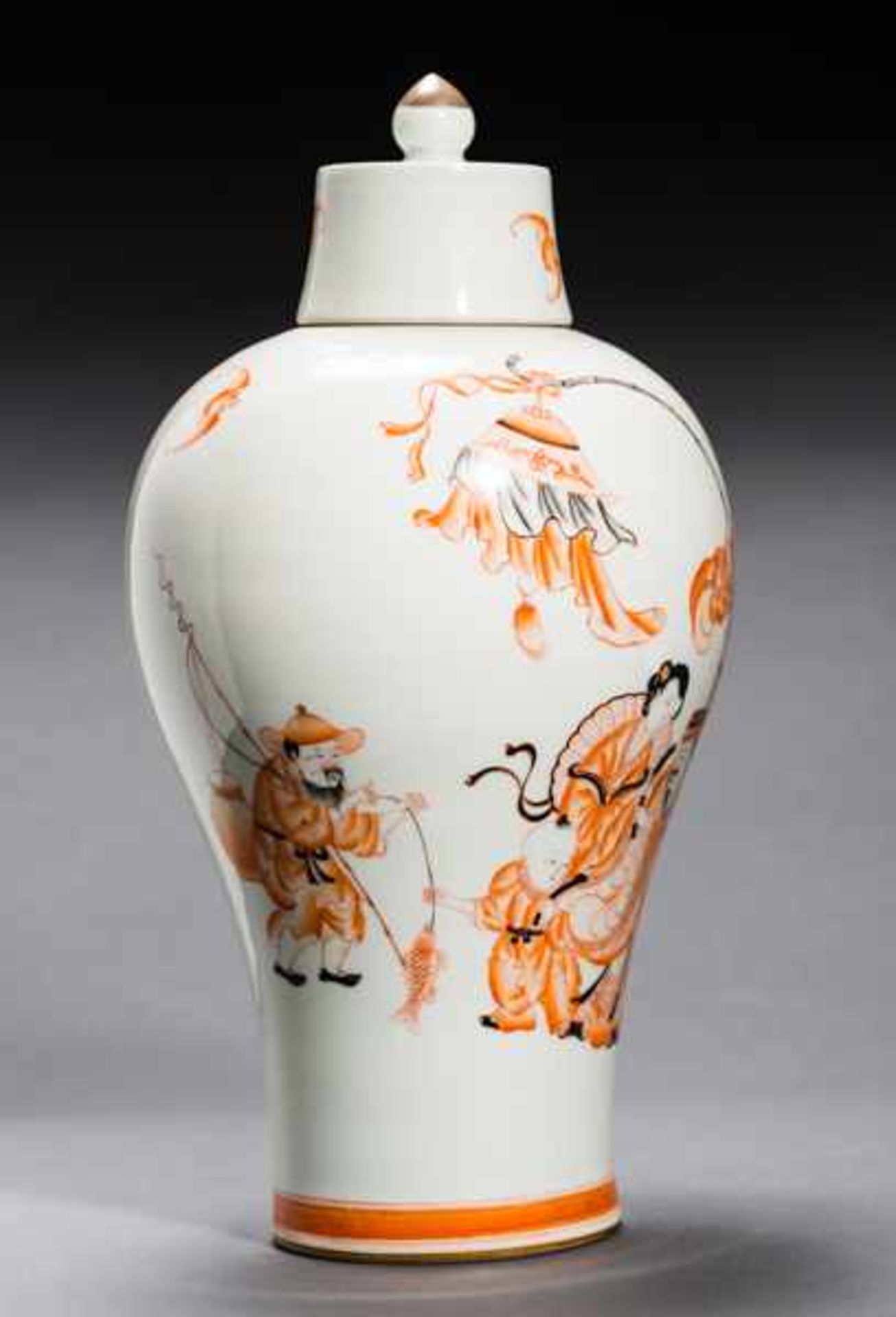 MEIPING VASE WITH COURTLY SCENE Porcelain with iron-red painting and gilding. China, Very well- - Bild 6 aus 6