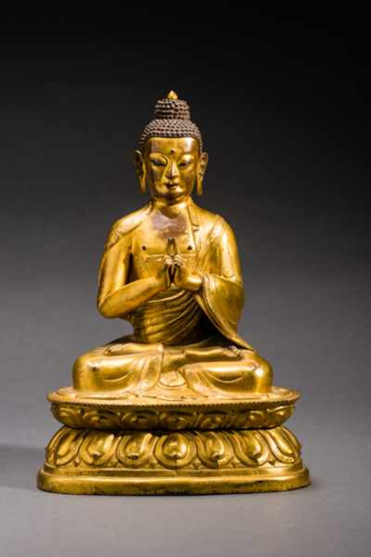 THE TRANSCENDENT BUDDHA VAIROCANA Fire-gilded bronze. Sino-Tibetan, style of Yongzheng – Kangxi-