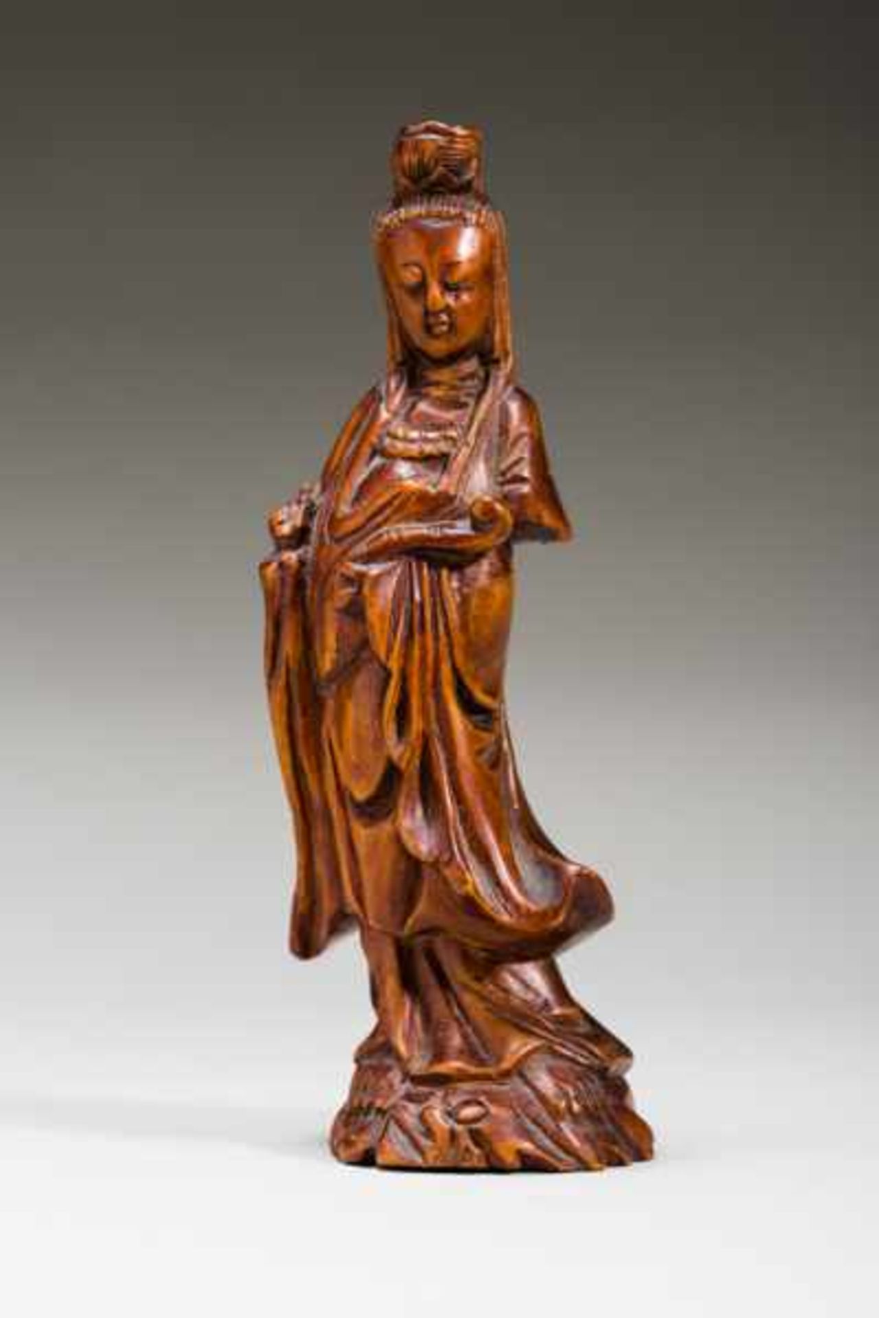 GUANYING WITH SCEPTER Wood. China, Qing dynasty (1644-1911)Small figure of the popular goddess