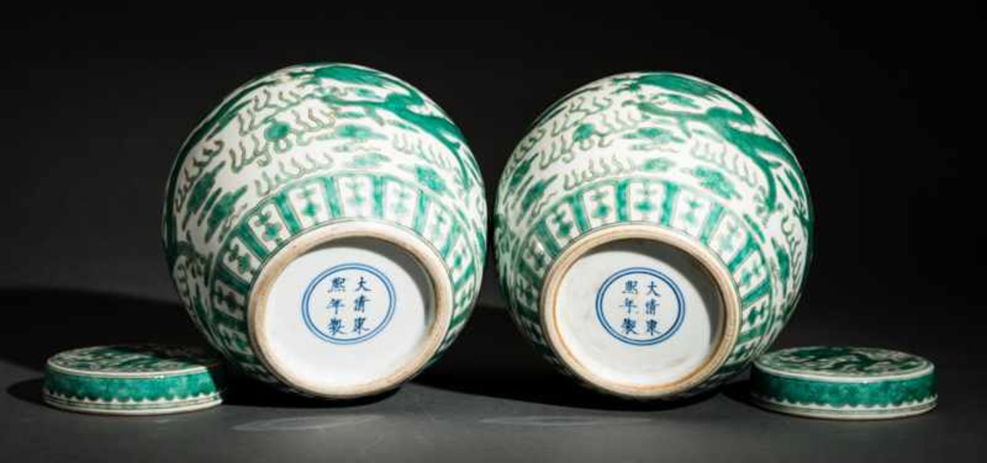 PAIR OF VASES WITH LIDS FEATURING DRAGONS AND GOOD-LUCK SYMBOLS Porcelain with enamel paint. - Image 3 of 4