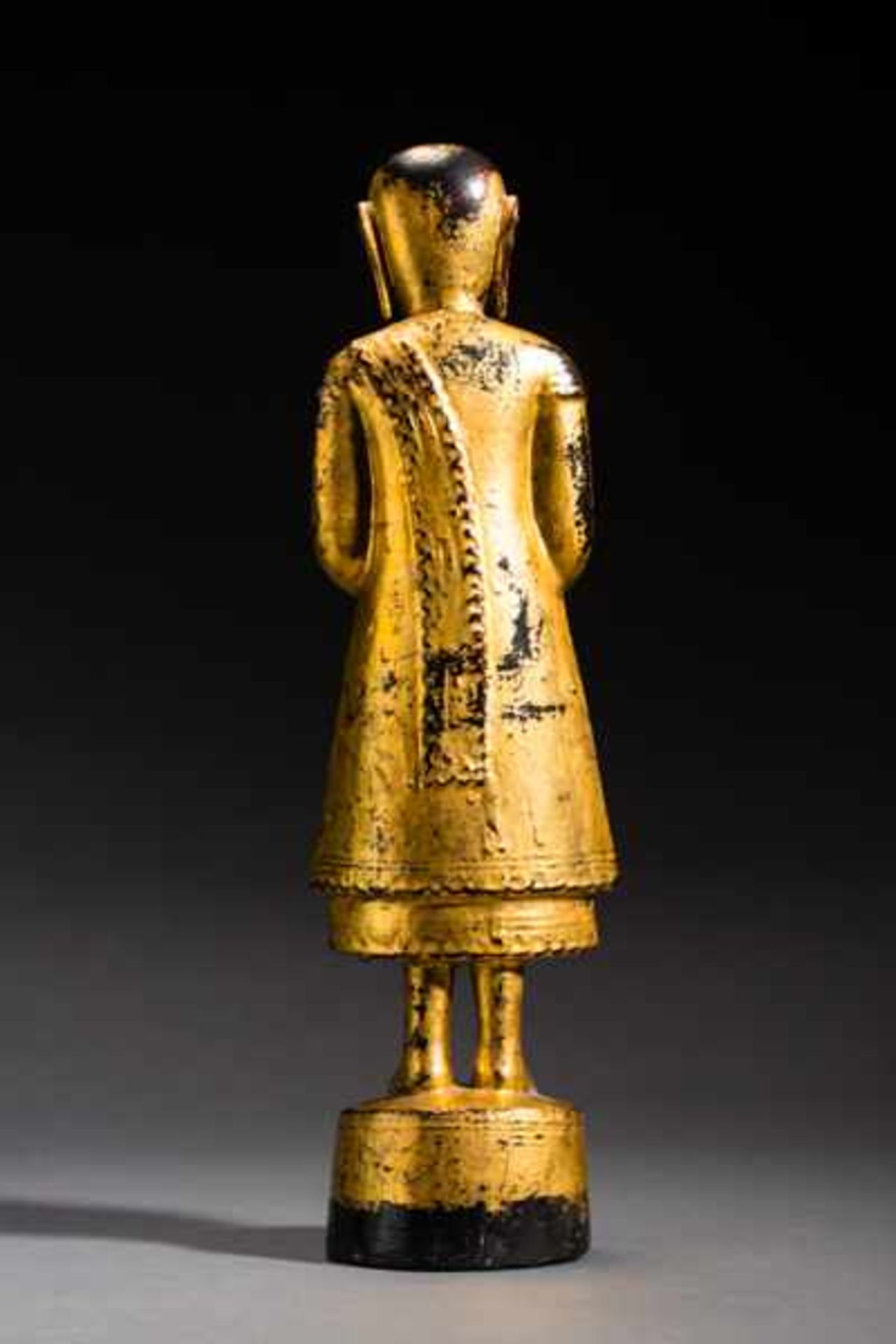 STANDING ARHAT Noble wood, lacquer, gilding. Burma, first half of 20th cent.An apostle of the - Image 6 of 7