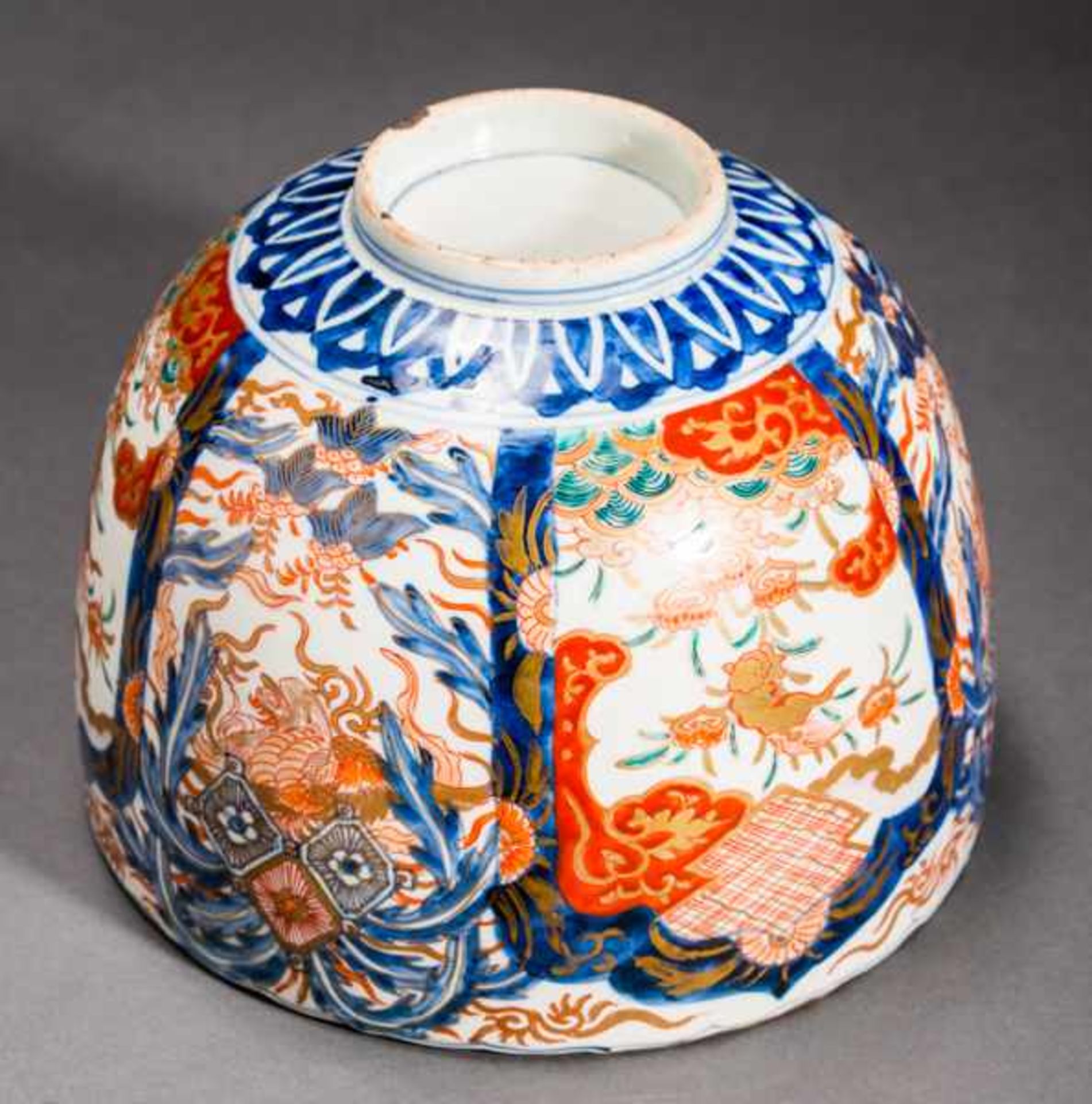 VERY DECORATIVE BOWL Imari porcelain with blue underglaze, enamel paint and gold. Japan, MeijiThis - Image 5 of 6