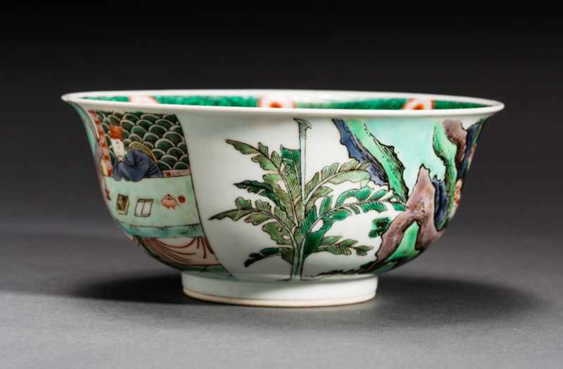 DEEP BOWL WITH FIGURAL SCENE Porcelain with enamel paint. China, On the outside of the curved - Image 5 of 7