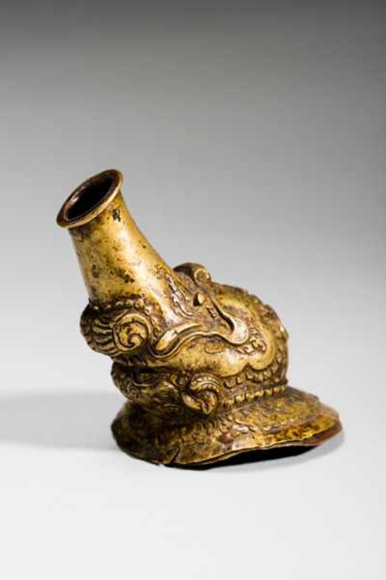 HEAD OF A MYTHICAL CREATURE Yellow bronze. Tibet, ca. 18th to 19th cent.This interesting piece is - Image 7 of 7