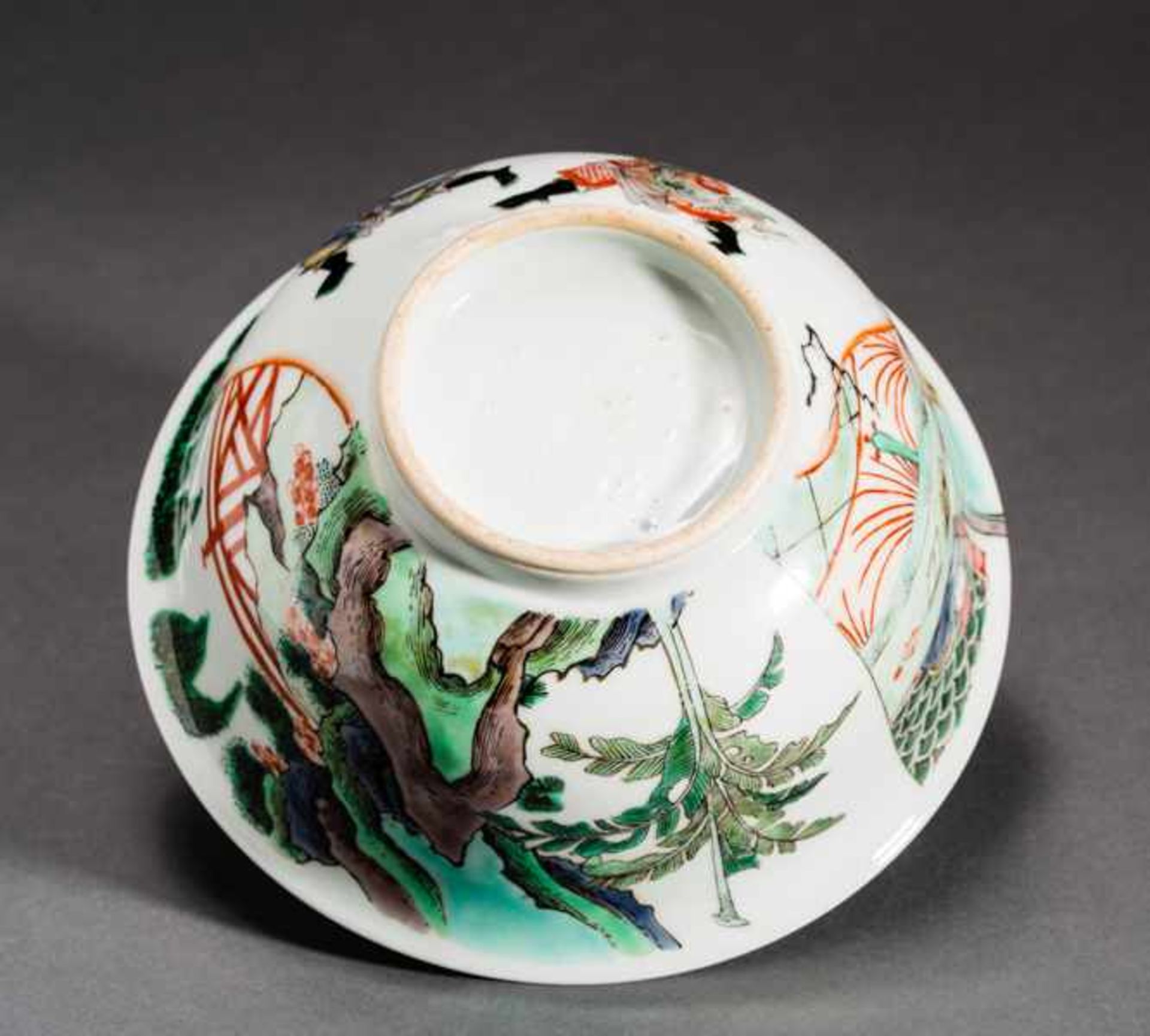 DEEP BOWL WITH FIGURAL SCENE Porcelain with enamel paint. China, On the outside of the curved - Image 7 of 7