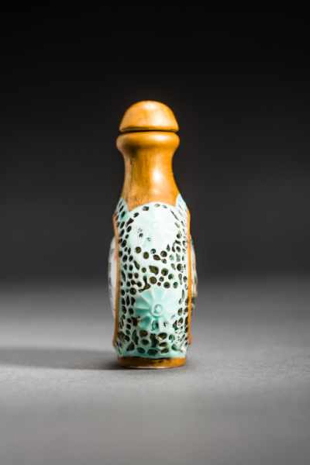 SHANSHUI LANDSCAPE AND POEM Porcelain with paint. Stopper: gilded porcelain, ivory spoon. China, - Bild 4 aus 6