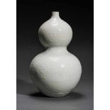 DOUBLE-GOURD-SHAPED VASE Porcelain. China, The decoration of this entirely light-gray white,