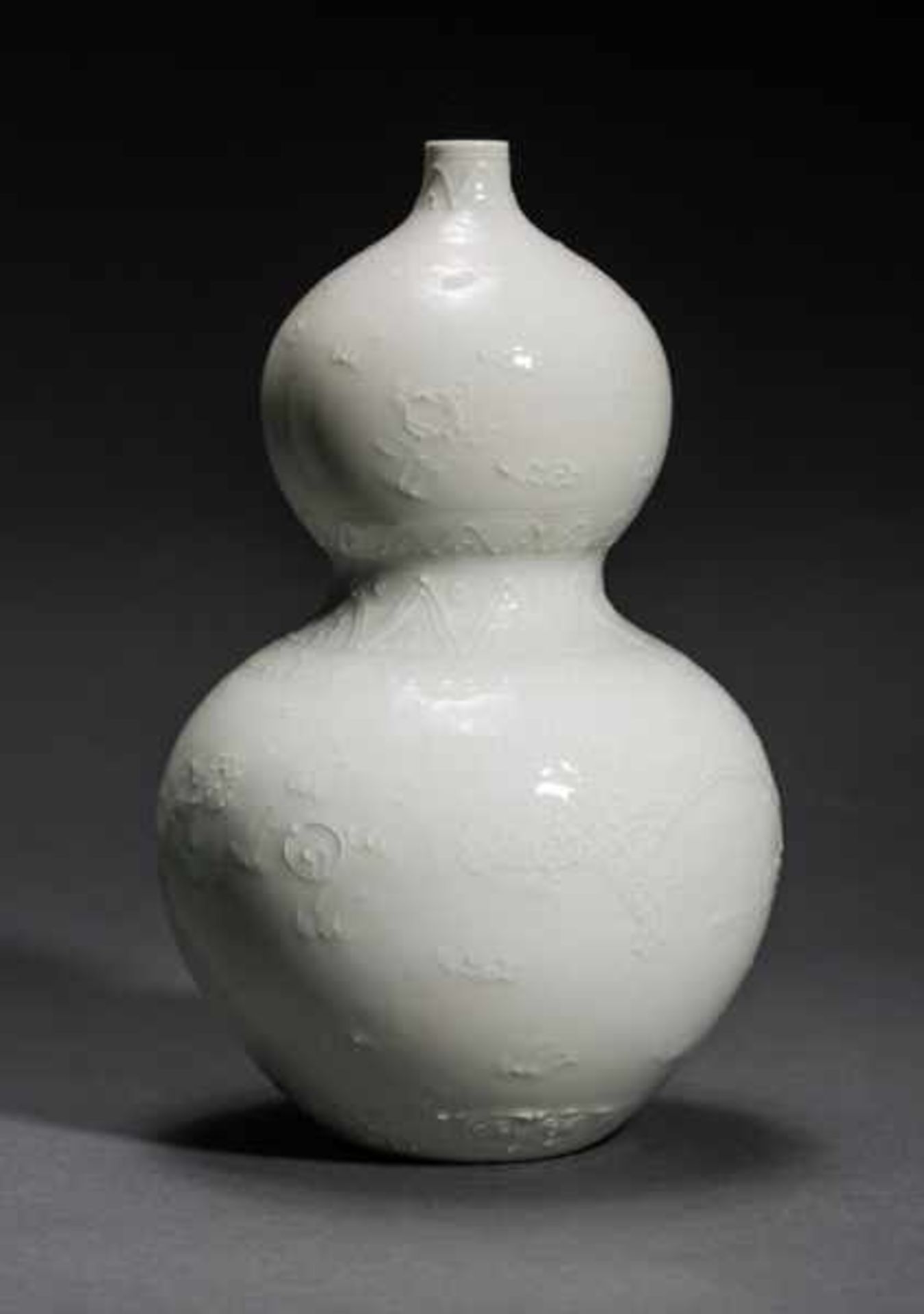 DOUBLE-GOURD-SHAPED VASE Porcelain. China, The decoration of this entirely light-gray white,