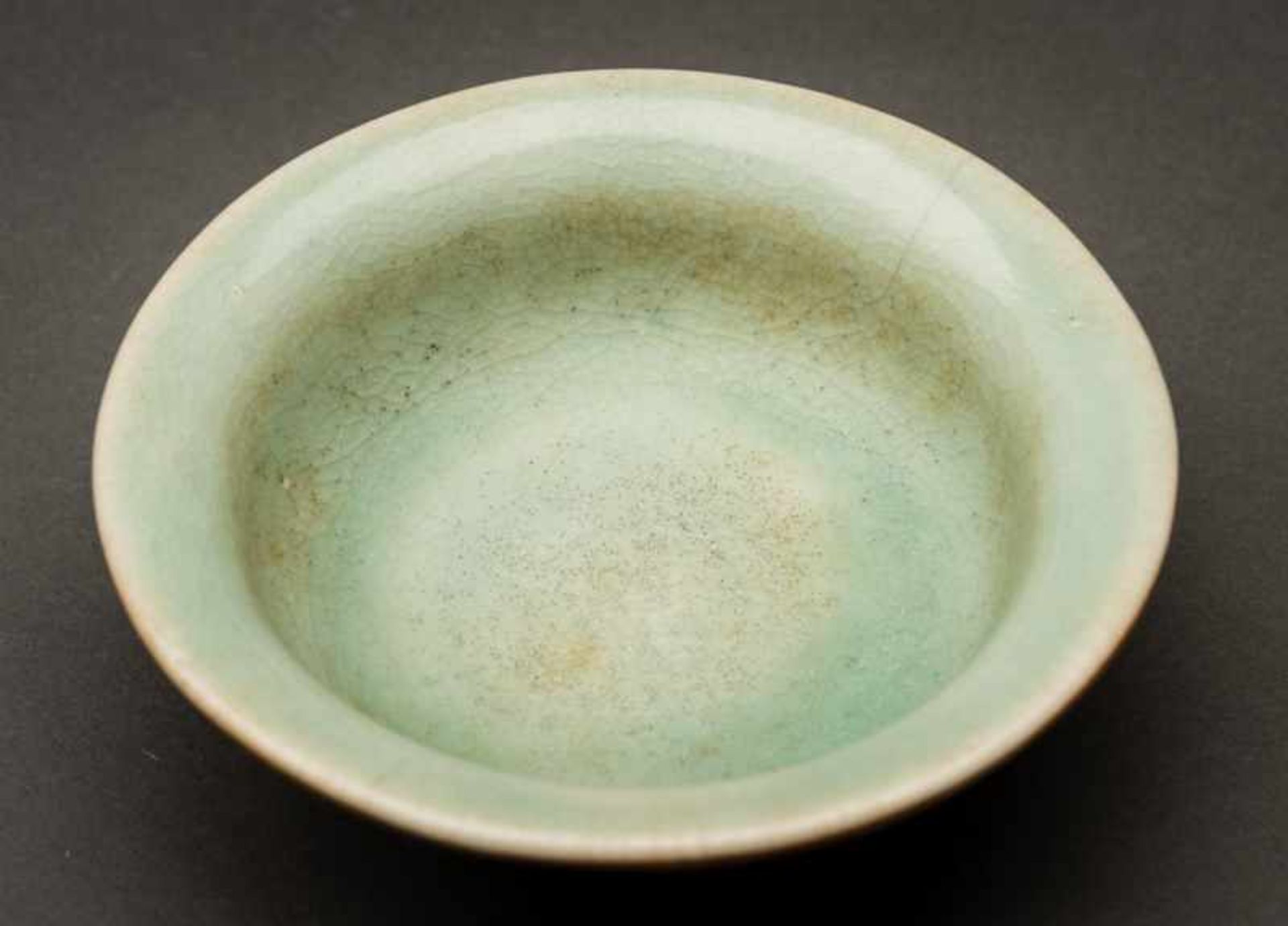 BOWL WITH CRAQUELURE Glazed ceramic. China, Yuan to MingSolidly built body with curved walls and - Image 2 of 4