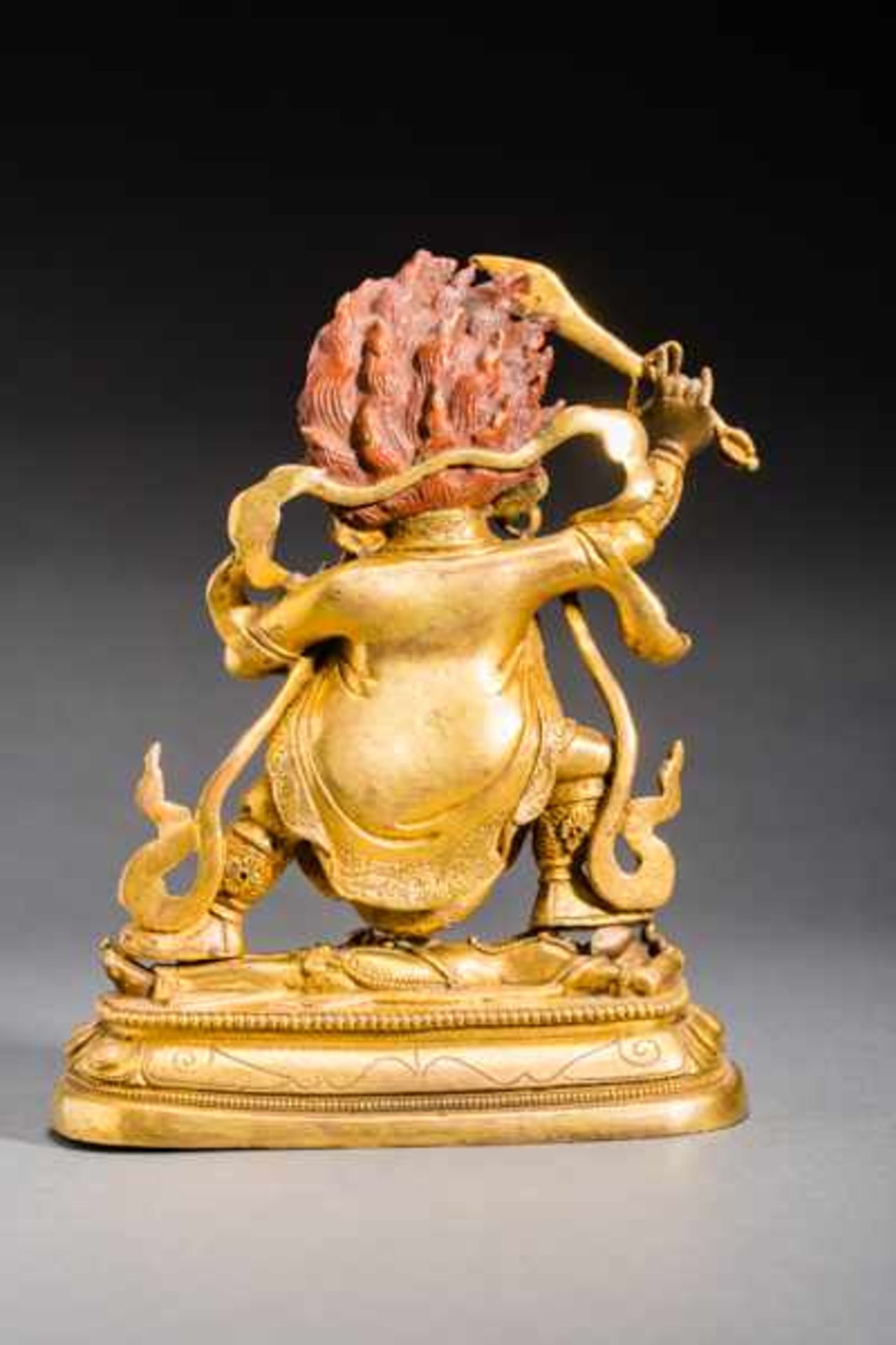 THE DIVINITY MAHAKALA ON GANESHA Fire-gilded bronze. Tibet, in the style of 18th cent.Very - Image 4 of 8
