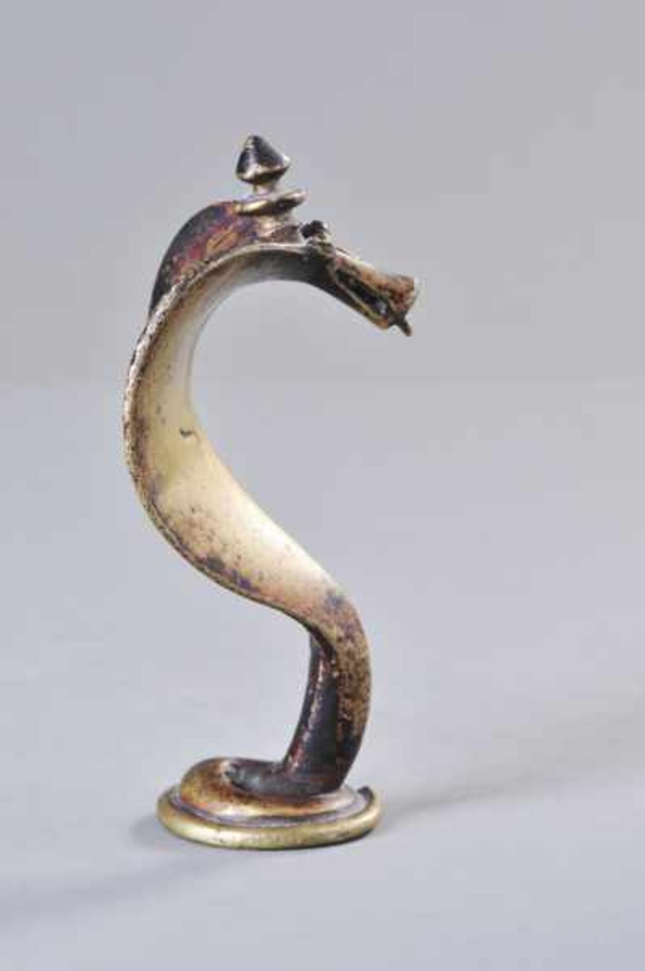 ONE-HEADED NAGA Copper alloy. India, 20th cent. A beautifully formed, small adorational figure. - Image 4 of 8