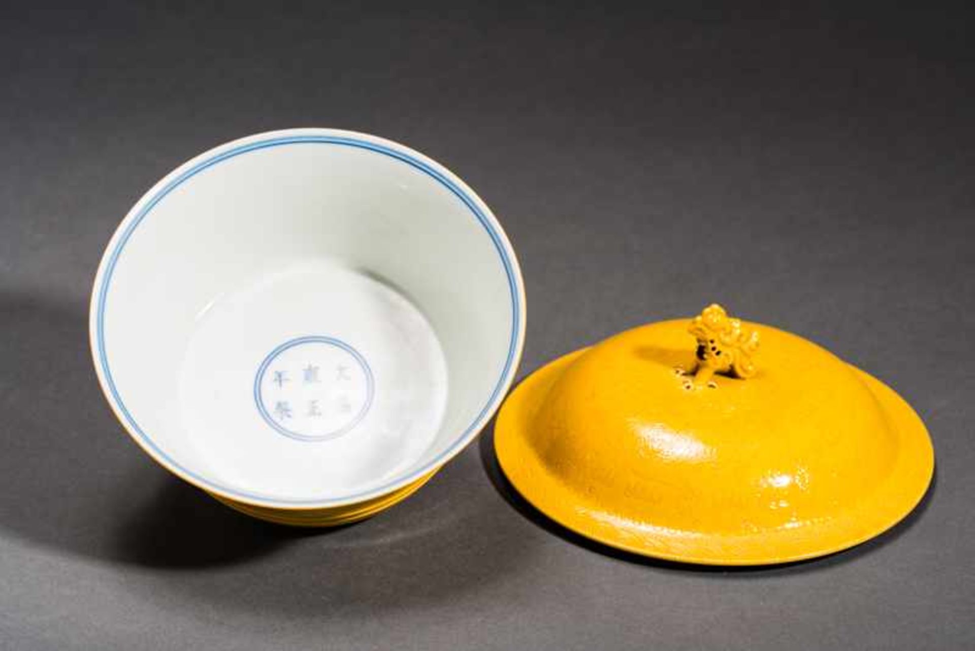 BOWL AND DRAGONS Imperial-yellow, glazed porcelain. China, On this curved bowl and the beautifully - Image 3 of 5