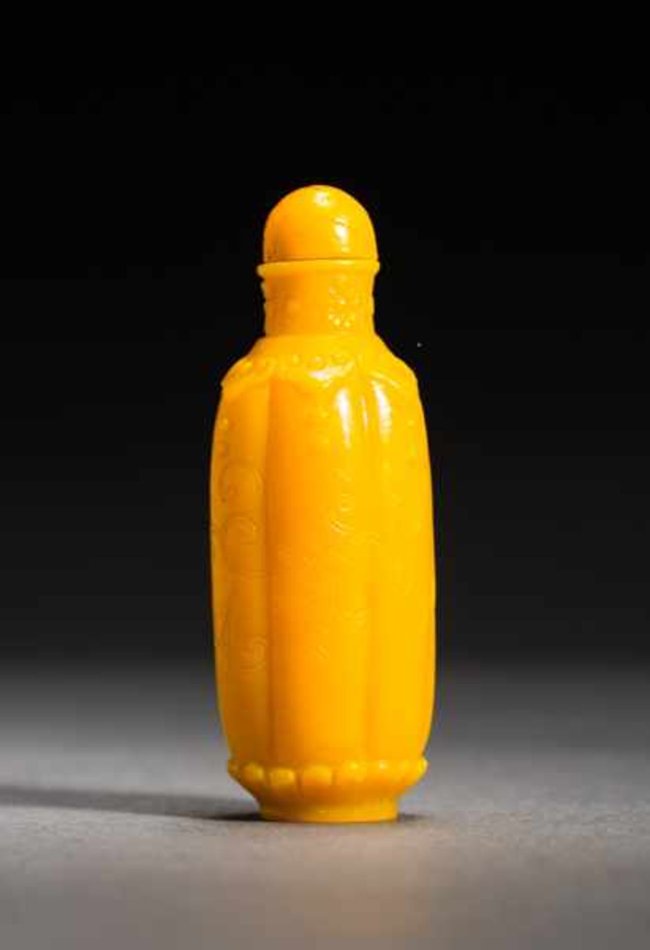 BLOSSOMS AND LONGEVITY RUYI Imperial yellow, Peking glass. Stopper: orange yellow glass; spoon - Image 4 of 6